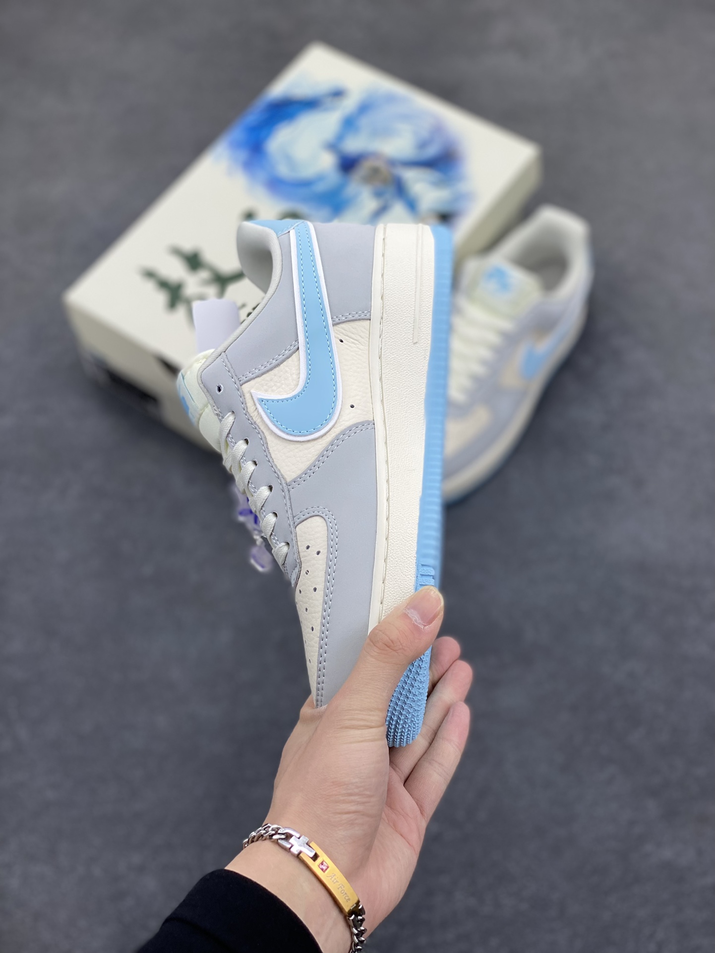 图片[3]-NIke Air Force 1 \’07 Low “哪吒联名——魔丸灵珠”空军一号 低帮 运动鞋 休闲鞋 折边针车 工艺难度大 原楦头原纸板 原装鞋盒 定制五金配件 内置全掌气垫 原厂鞋底 货号：DF0188-047 尺码：36 36.5 37.5 38 38.5 39 40 40.5 41 42 42.5 43 44 44.5 45-选品中心