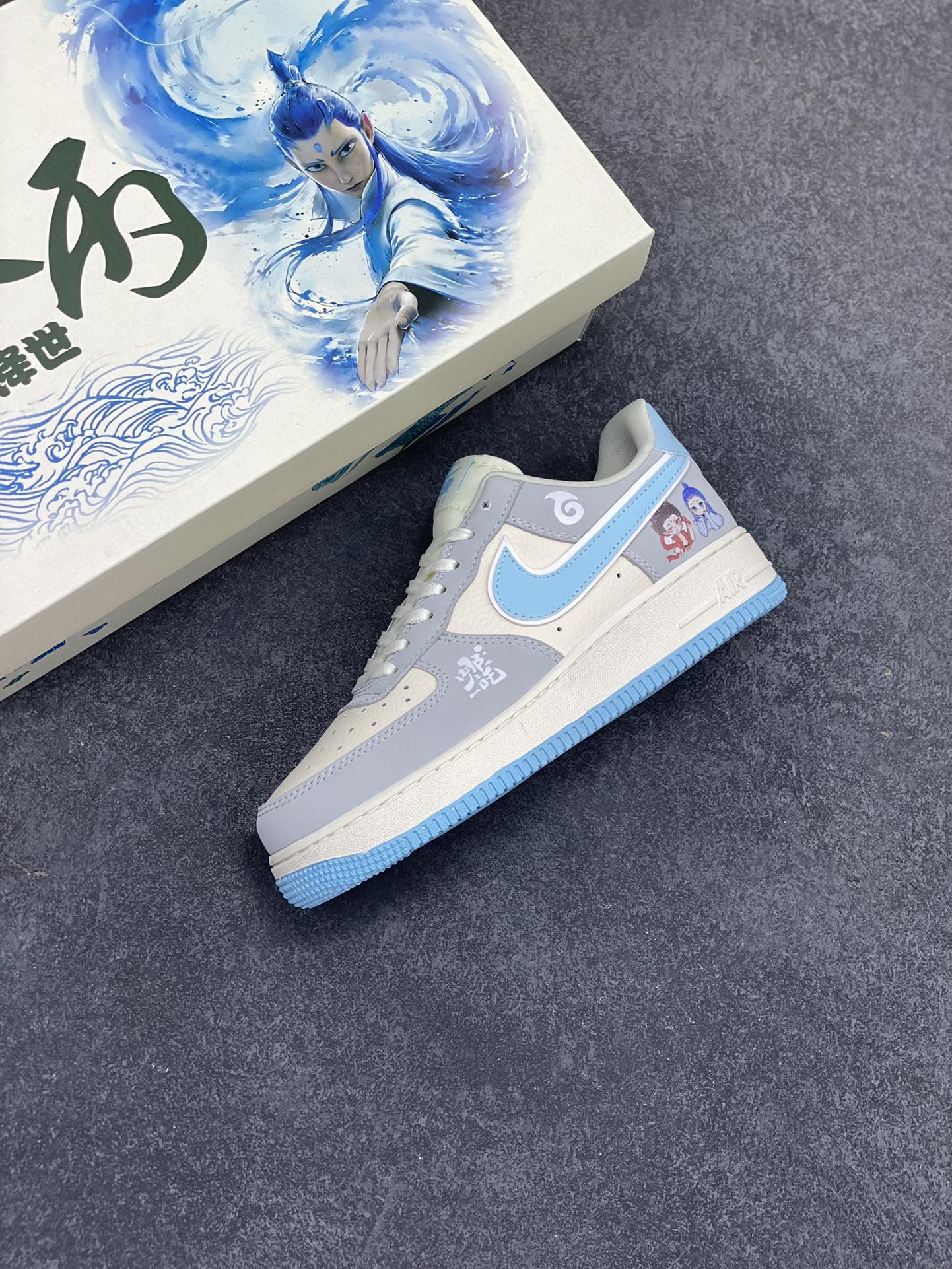 图片[7]-NIke Air Force 1 \’07 Low “哪吒联名——魔丸灵珠”空军一号 低帮 运动鞋 休闲鞋 折边针车 工艺难度大 原楦头原纸板 原装鞋盒 定制五金配件 内置全掌气垫 原厂鞋底 货号：DF0188-047 尺码：36 36.5 37.5 38 38.5 39 40 40.5 41 42 42.5 43 44 44.5 45-选品中心