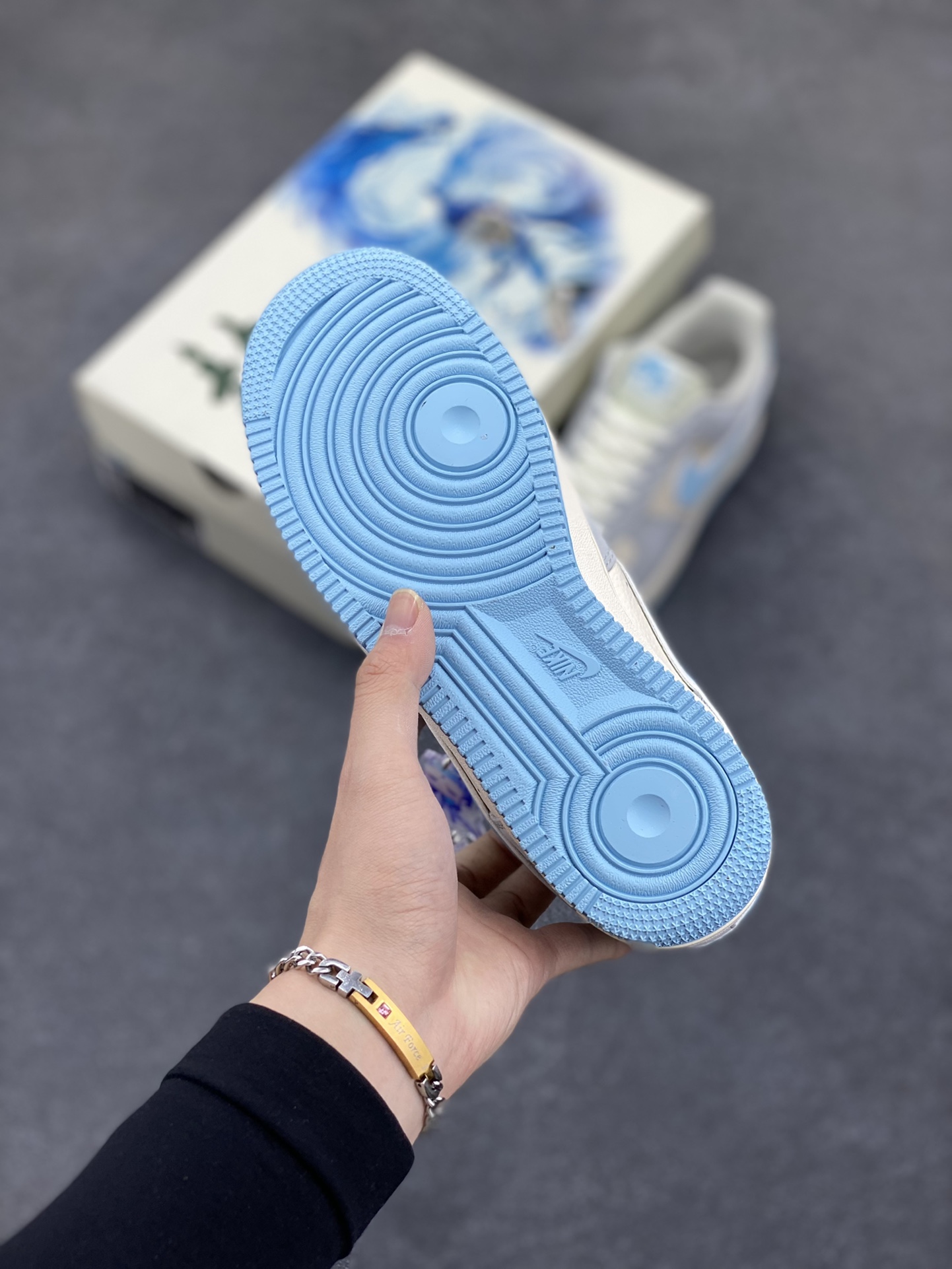 图片[5]-NIke Air Force 1 \’07 Low “哪吒联名——魔丸灵珠”空军一号 低帮 运动鞋 休闲鞋 折边针车 工艺难度大 原楦头原纸板 原装鞋盒 定制五金配件 内置全掌气垫 原厂鞋底 货号：DF0188-047 尺码：36 36.5 37.5 38 38.5 39 40 40.5 41 42 42.5 43 44 44.5 45-选品中心