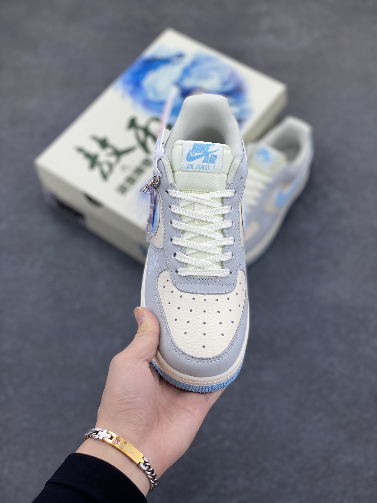 图片[2]-NIke Air Force 1 \’07 Low “哪吒联名——魔丸灵珠”空军一号 低帮 运动鞋 休闲鞋 折边针车 工艺难度大 原楦头原纸板 原装鞋盒 定制五金配件 内置全掌气垫 原厂鞋底 货号：DF0188-047 尺码：36 36.5 37.5 38 38.5 39 40 40.5 41 42 42.5 43 44 44.5 45-选品中心