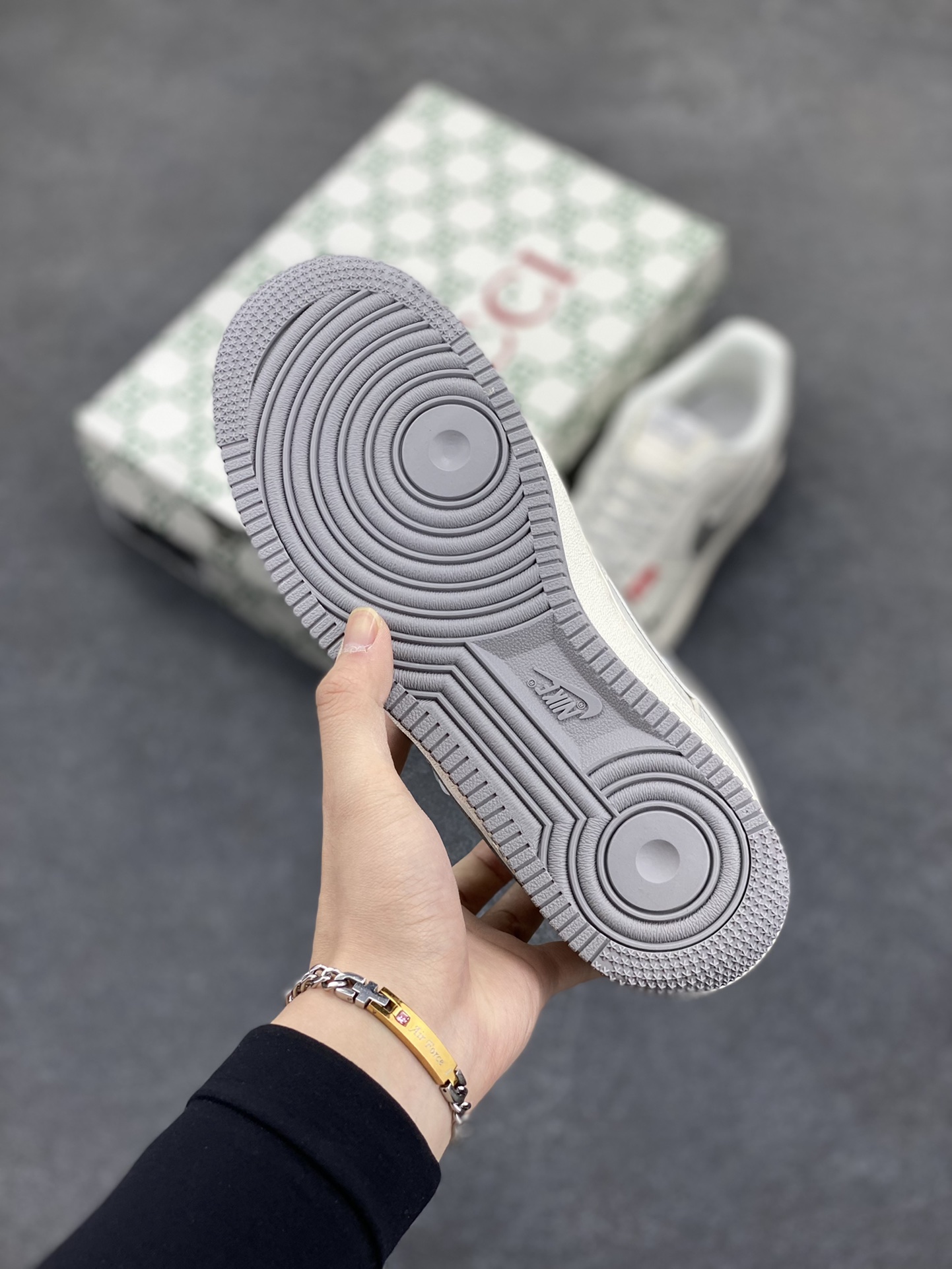 图片[5]-NIke Air Force 1 \’07 Low “古驰联名——经典灰花纹”空军一号 低帮 运动鞋 休闲鞋 折边针车 工艺难度大 原楦头原纸板 原装鞋盒 定制五金配件 内置全掌气垫 原厂鞋底 货号：CS5288-001 尺码：36 36.5 37.5 38 38.5 39 40 40.5 41 42 42.5 43 44 44.5 45-选品中心