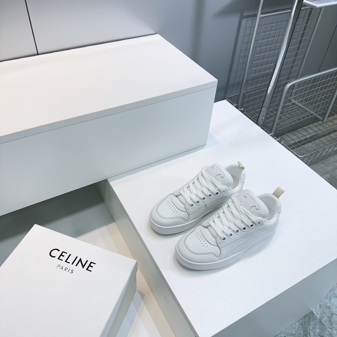 NO:260263,CELINE 2025 spring and summer new product show main promotion of the sponge cake thick-soled Arc de Triomphe logo tied casual shoes white shoes simple and comfortable, clean and neat, height-enhancing and thin legs, whether worn alone or with wide-leg pants, high street and retro, we will make CE girls together. The upper is imported cowhide, inner footbed breathable mesh, original mold opening rubber sole size: 35-40 (40 custom made, no return or exchange) with original packaging, casual shoes/sports shoes, celine, celine, sneakers, cowhide19860909CELINE赛琳2025春夏新品秀场主推款松糕厚底凯旋门徽标系带休闲鞋小白鞋 简单舒服,干净利落,增高显腿细,无论是单穿还是搭配阔腿裤,高街又复古一起来做CE女孩 鞋面采用进口头层牛皮 内里垫脚透气网布 原版开模橡胶大底 码数:35-40（40订做不退换） 配原版包装,休闲鞋/运动鞋,celine,celine,sneakers,cowhide,Women's Shoes