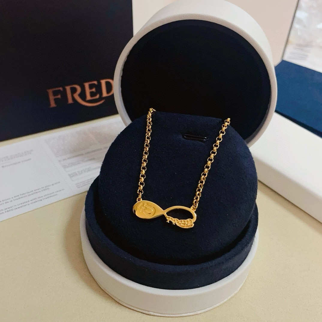 NO:109029,Ferred 8-character buckle necklace, high-end customization, counter material, thickened electroplating technology, logo, very iconic, simple and elegant, and can be easily controlled whether it is daily outfit or special occasions. Gold, silver, rose gold, three colors., jewelry boutique, necklace, gold19860909费雷德8字扣项链,高端定制,专柜材质,加厚电镀工艺,带logo,非常有标志性,简洁大方,不管是日常穿搭还是特别场合都能轻松驾驭.黄金色 银色 玫瑰金三色.,饰品精品,necklace,gold,Jewelry