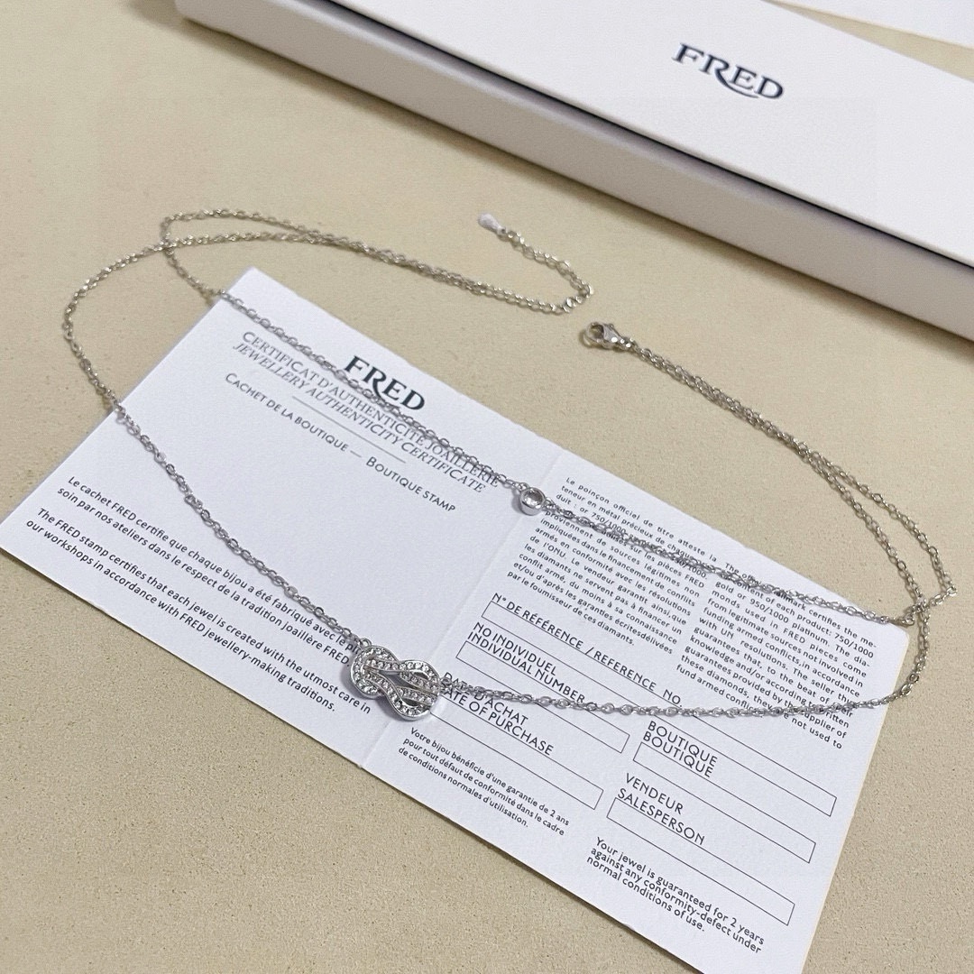 NO:111921,The same style as Xiao Zhan, Ferredman Diamond Double Layer 8-shaped buckle necklace, high-end customization, counter material, thickened electroplating technology, logo, double layered wear, more layered, simple and very artistic and beautiful, and casual matching is very fashionable!  8-character necklace brings you infinite luck, gold and platinum., jewelry fine products, necklace, gold19860909批 肖战同款, 费雷德满钻双层8字扣项链,高端定制,专柜材质,加厚电镀工艺,带logo,双层叠戴更好看更有层次感,简洁之余极具艺术美感,随意搭配都很有时尚感！8字项链给你带来无限幸运,黄金色、白金色入.,饰品精品,necklace,gold,Jewelry