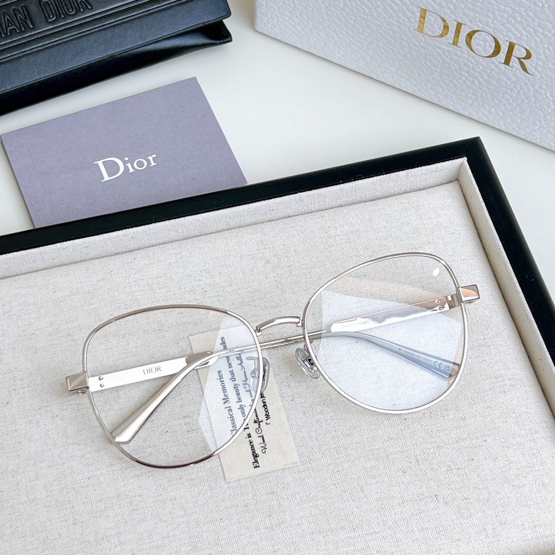  高品质原版鼻托 媲美zP
Dior迪奥眼镜金属藤格纹蝶形 
DIORCANNAGEO B1F
SIZE