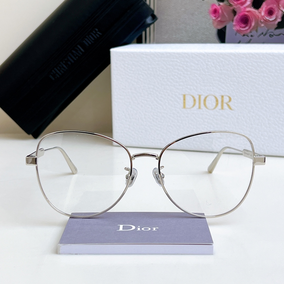  高品质原版鼻托 媲美zP
Dior迪奥眼镜金属藤格纹蝶形 
DIORCANNAGEO B1F
SIZE