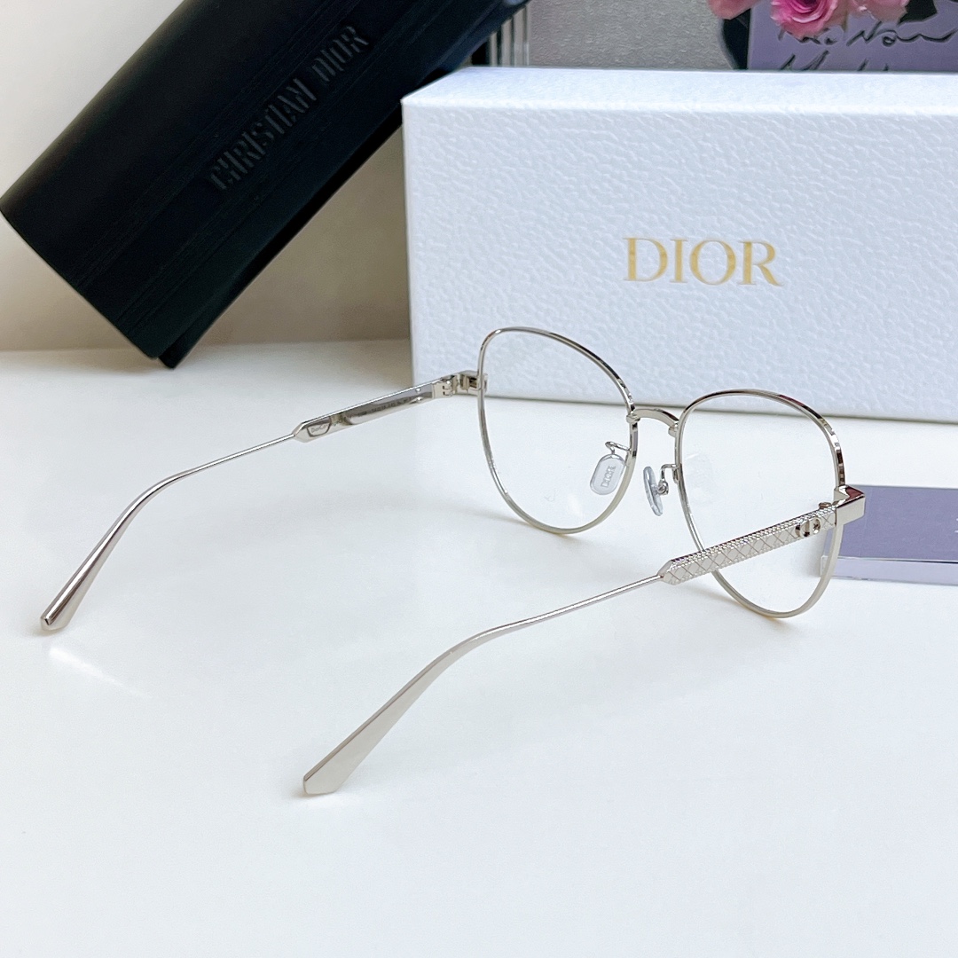  高品质原版鼻托 媲美zP
Dior迪奥眼镜金属藤格纹蝶形 
DIORCANNAGEO B1F
SIZE