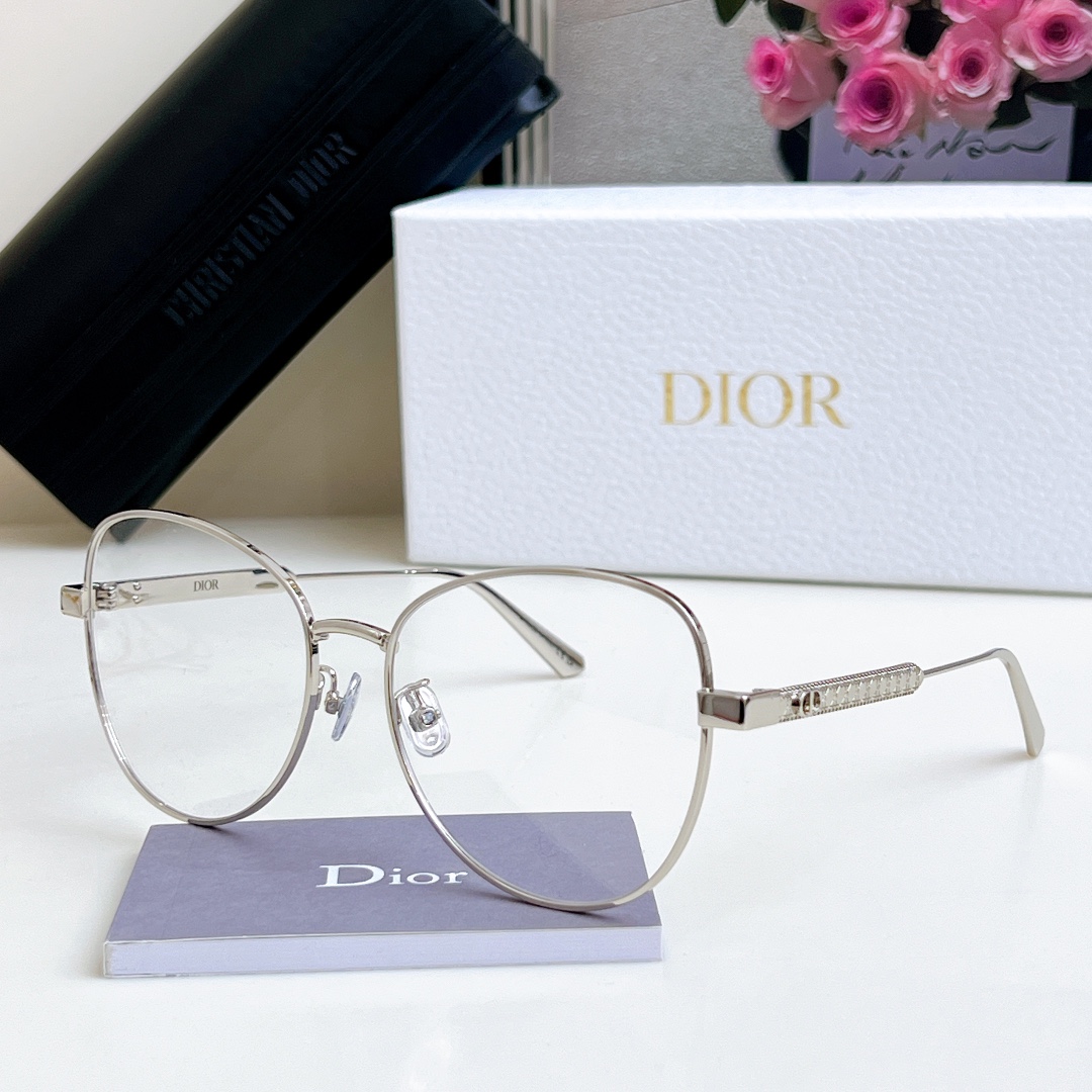  高品质原版鼻托 媲美zP
Dior迪奥眼镜金属藤格纹蝶形 
DIORCANNAGEO B1F
SIZE