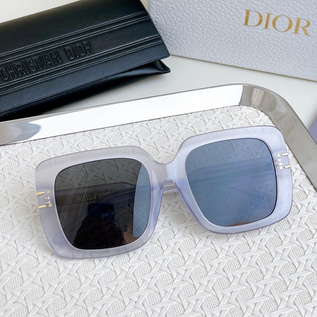  原版金属铸件非打印无手感
DiorSignature S11F
Square Sunglasses
S