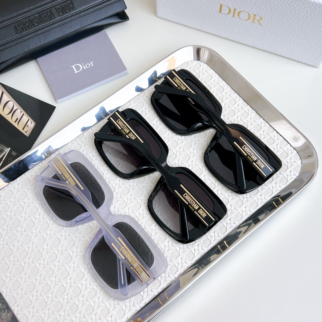  原版金属铸件非打印无手感
DiorSignature S11F
Square Sunglasses
S