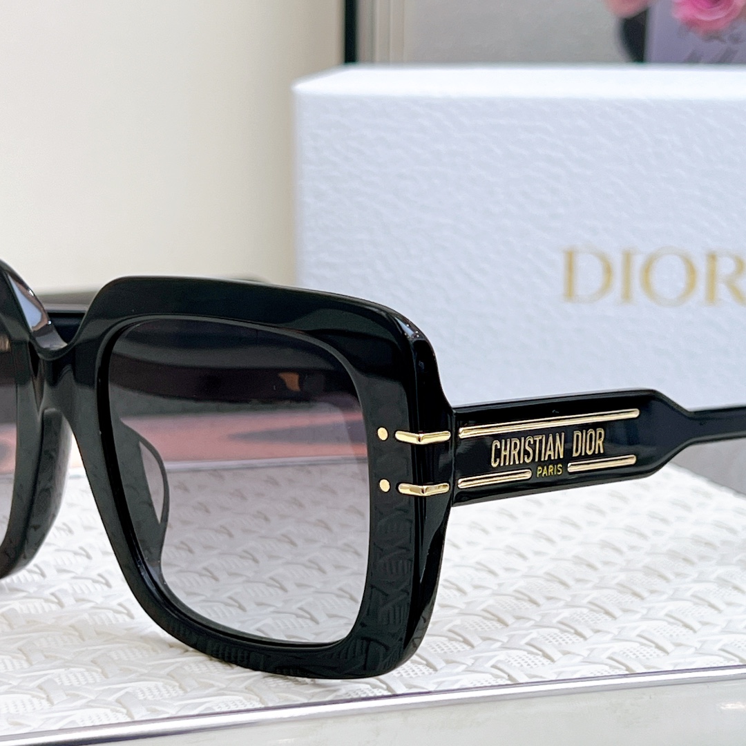  原版金属铸件非打印无手感
DiorSignature S11F
Square Sunglasses
S