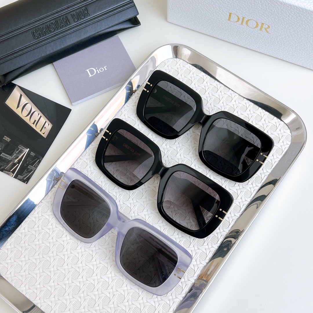  原版金属铸件非打印无手感
DiorSignature S11F
Square Sunglasses
S