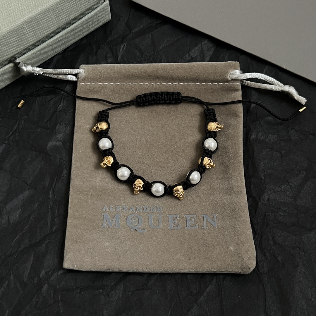New Alexander McQueen Bracelet: Revolting Punk Meets Beauty in Custom Design - 图片 5