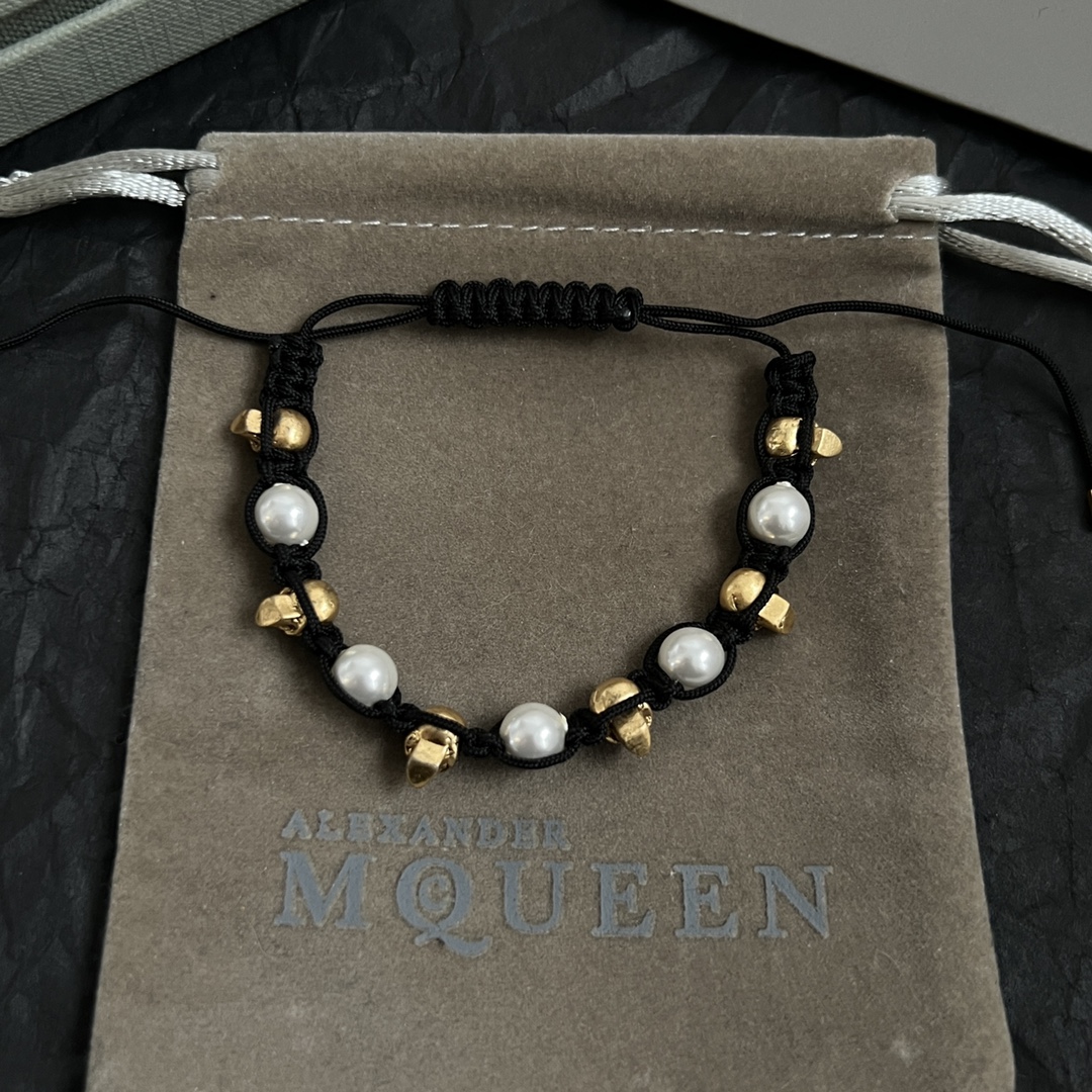 New Alexander McQueen Bracelet: Revolting Punk Meets Beauty in Custom Design - 图片 6