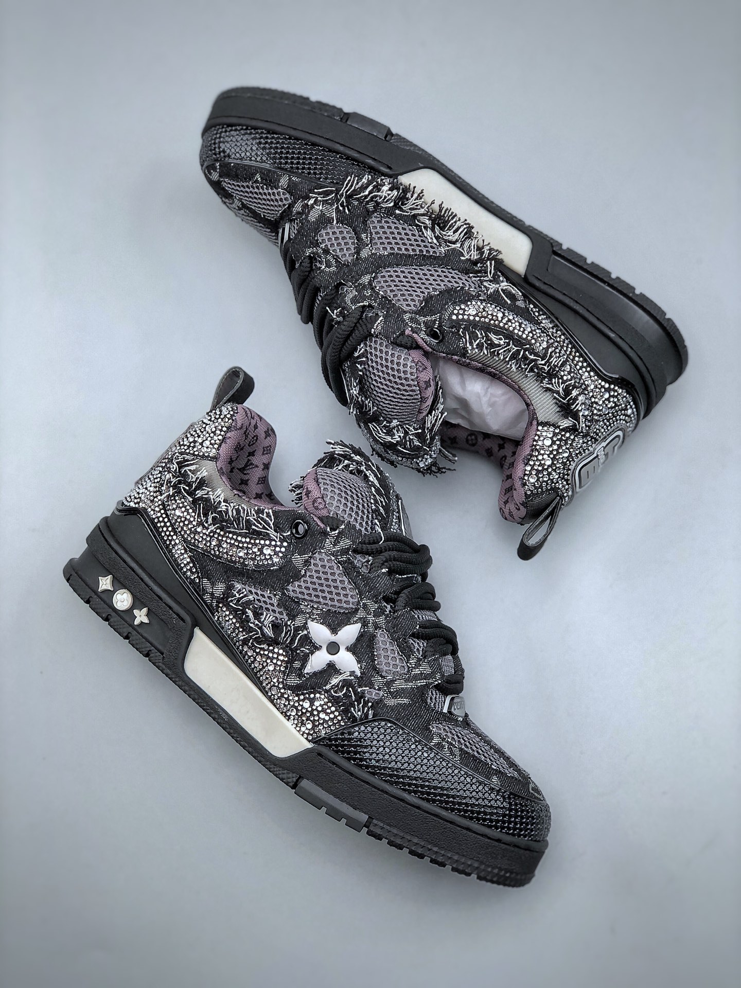 420   LV-路易-威登trainer 2025走秀最新款侧边饰有品牌LOGO标志