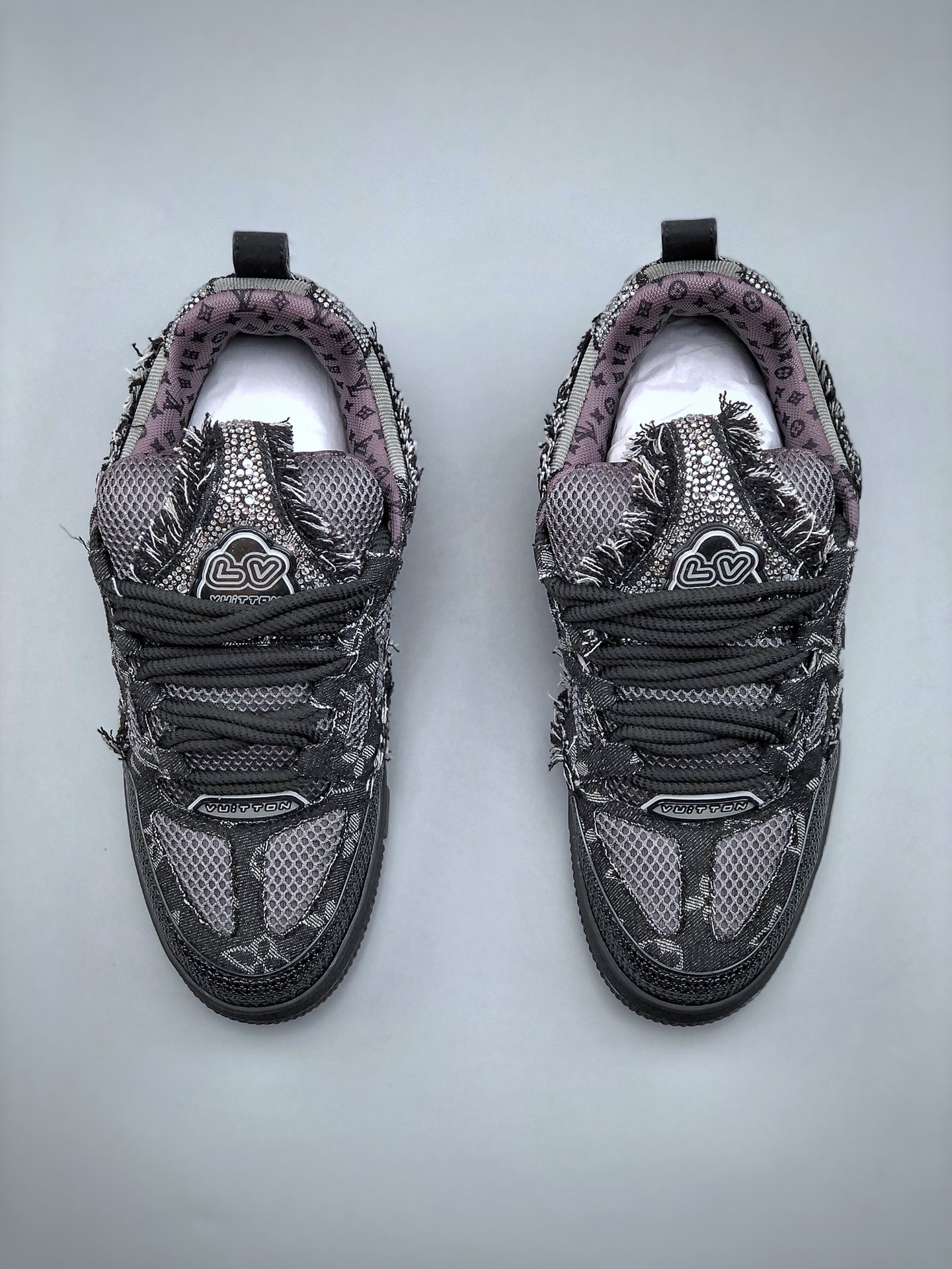 420   LV-路易-威登trainer 2025走秀最新款侧边饰有品牌LOGO标志