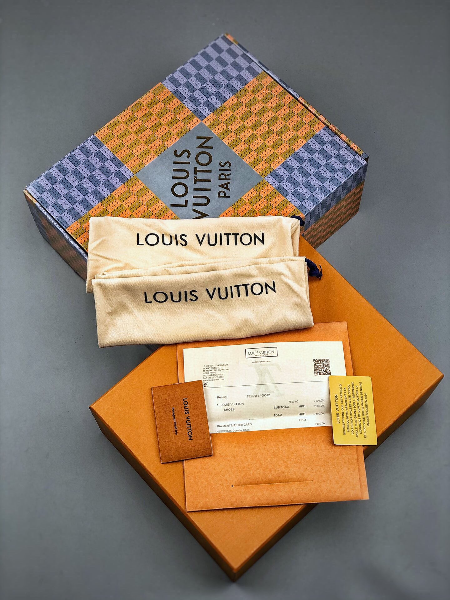 420   LV-路易-威登trainer 2025走秀最新款侧边饰有品牌LOGO标志