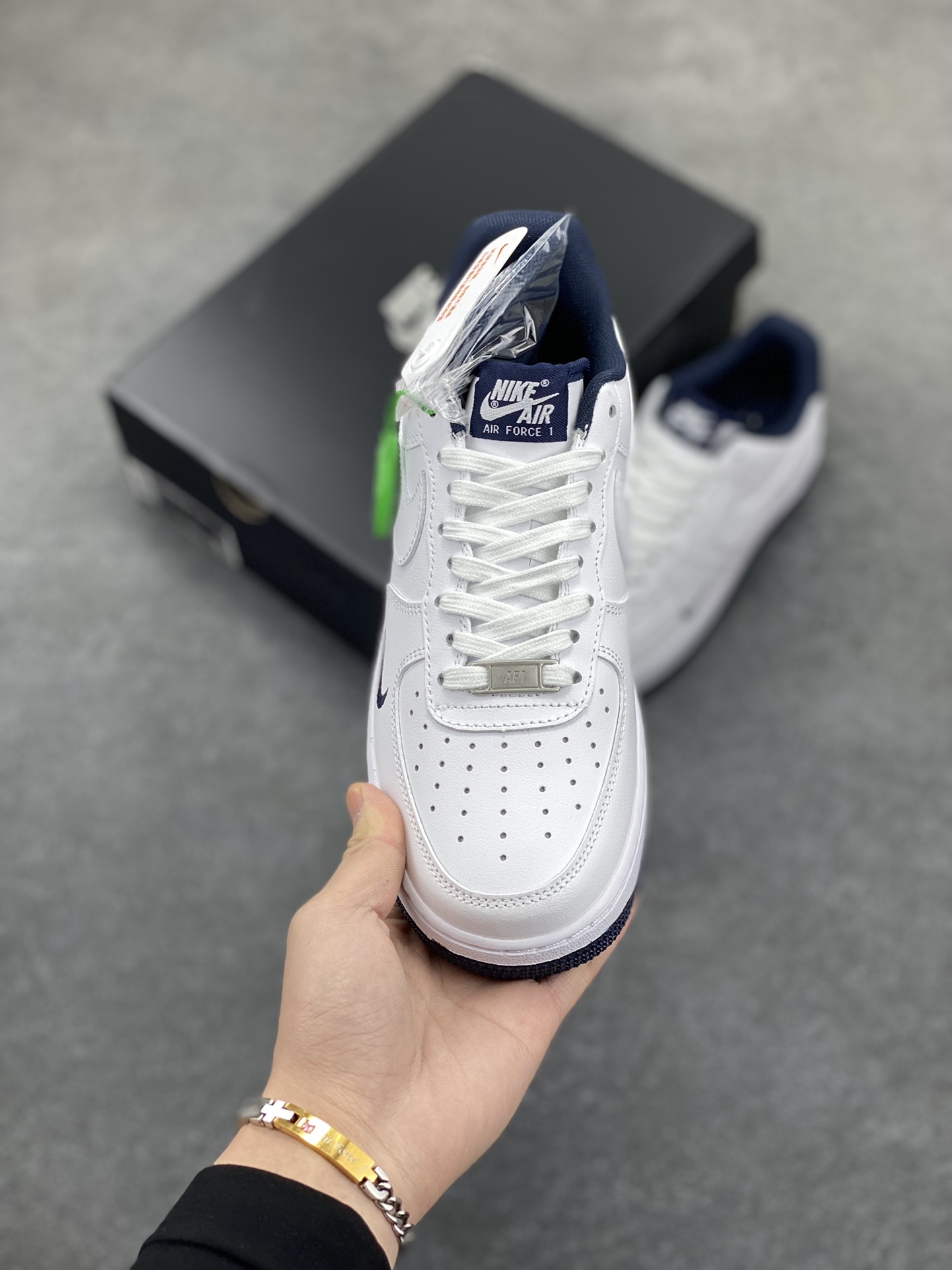 图片[2]-Air Force 1 ‘07 Low 深蓝小勾 原楦头原纸板 打造纯正空军版型 #专注外贸渠道 全掌内置蜂窝气垫 #原盒配件 原厂中底钢印、拉帮完美 货号：HM9483-001 尺码：36 36.5 37.5 38 38.5 39 40 40.5 41 42 42.5 43 44 44.5 45-选品中心