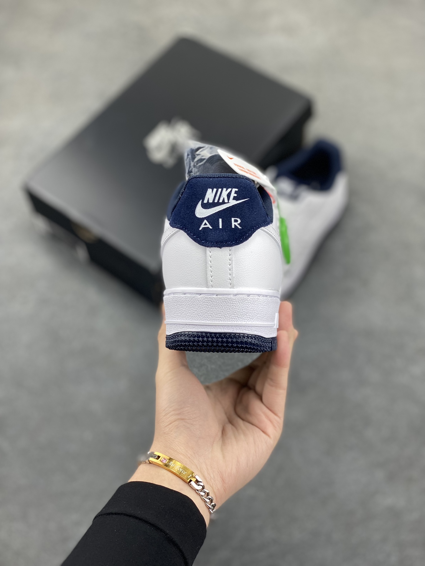 图片[4]-Air Force 1 ‘07 Low 深蓝小勾 原楦头原纸板 打造纯正空军版型 #专注外贸渠道 全掌内置蜂窝气垫 #原盒配件 原厂中底钢印、拉帮完美 货号：HM9483-001 尺码：36 36.5 37.5 38 38.5 39 40 40.5 41 42 42.5 43 44 44.5 45-选品中心