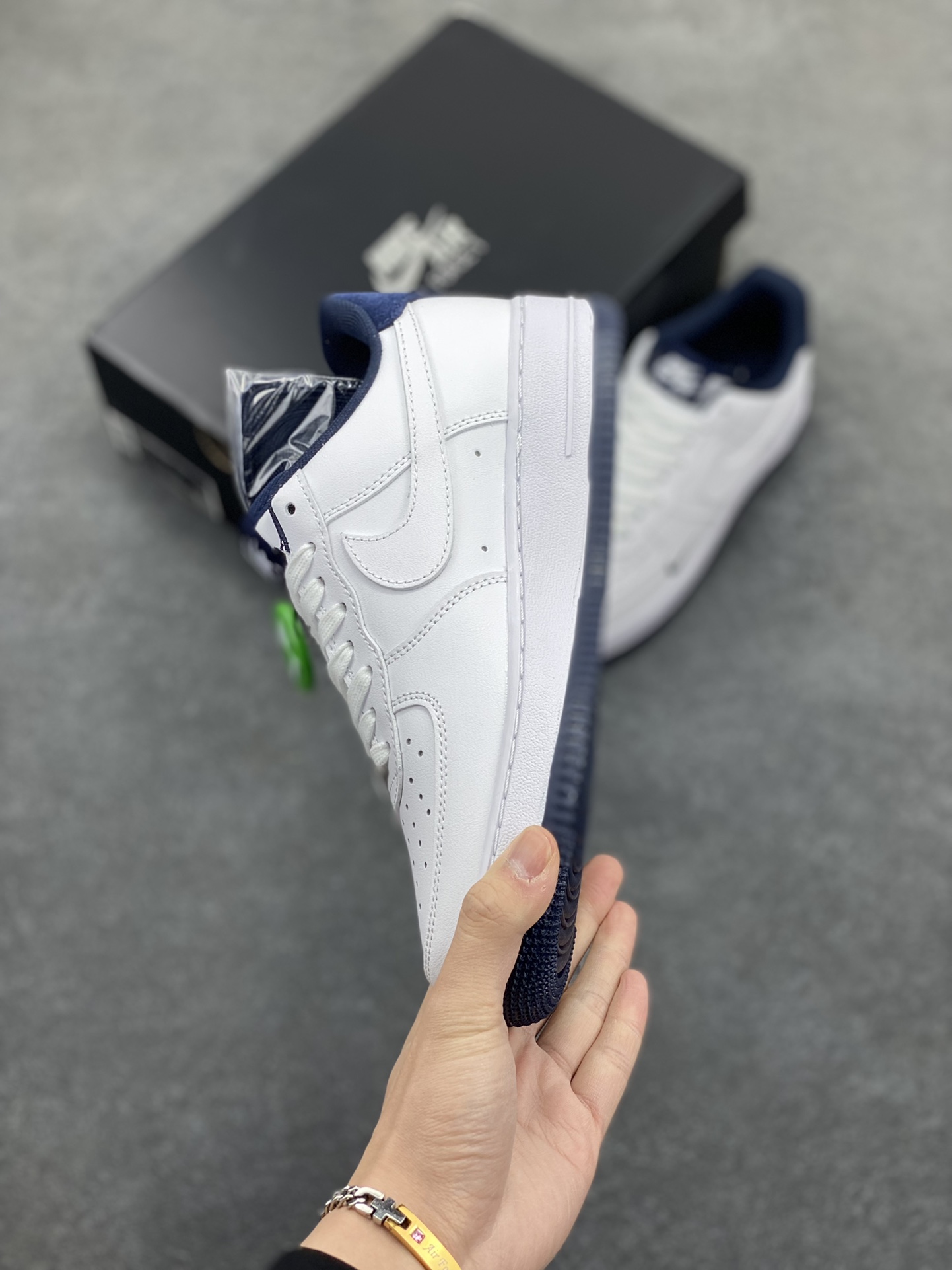 图片[3]-Air Force 1 ‘07 Low 深蓝小勾 原楦头原纸板 打造纯正空军版型 #专注外贸渠道 全掌内置蜂窝气垫 #原盒配件 原厂中底钢印、拉帮完美 货号：HM9483-001 尺码：36 36.5 37.5 38 38.5 39 40 40.5 41 42 42.5 43 44 44.5 45-选品中心