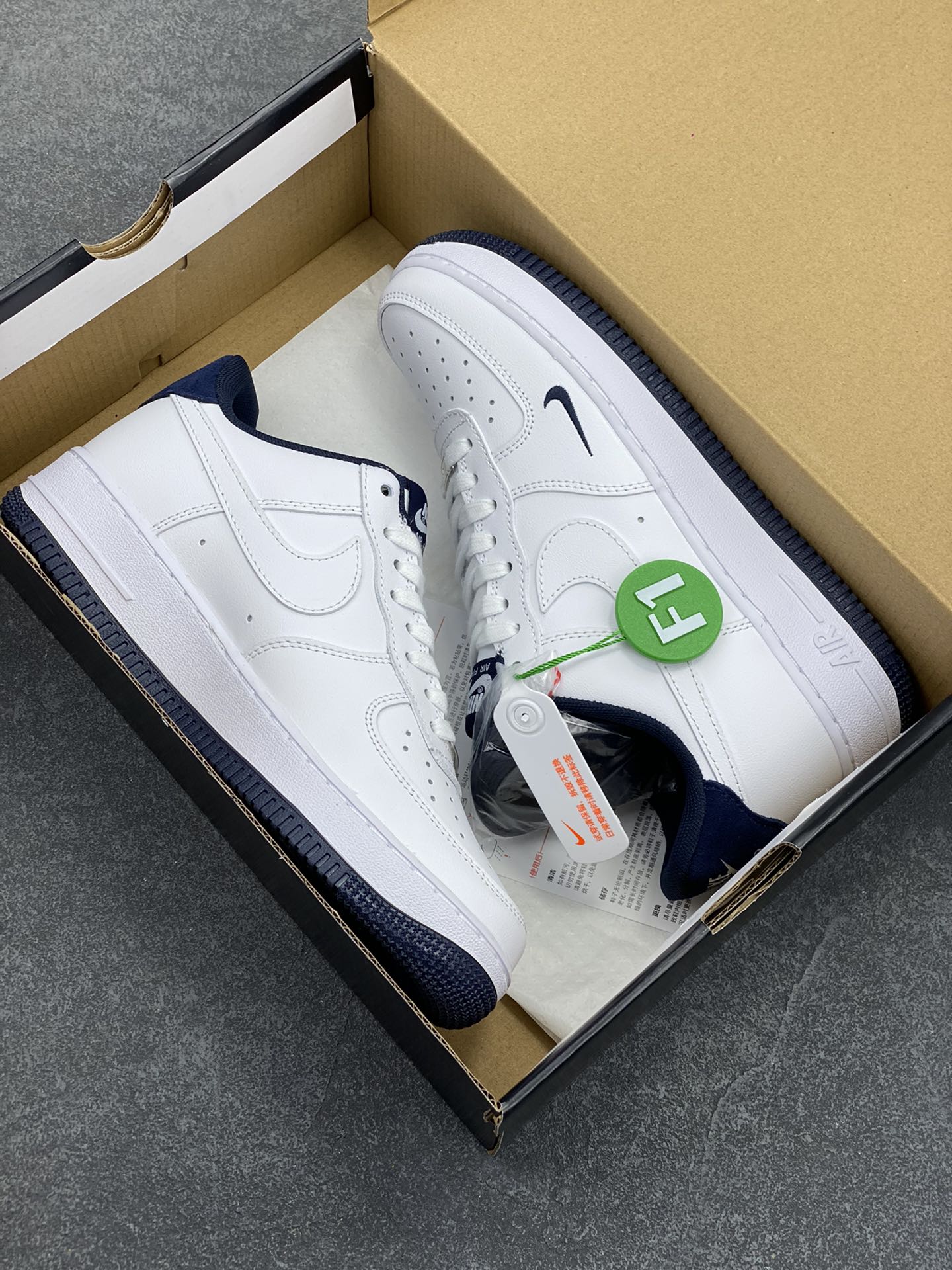 图片[9]-Air Force 1 ‘07 Low 深蓝小勾 原楦头原纸板 打造纯正空军版型 #专注外贸渠道 全掌内置蜂窝气垫 #原盒配件 原厂中底钢印、拉帮完美 货号：HM9483-001 尺码：36 36.5 37.5 38 38.5 39 40 40.5 41 42 42.5 43 44 44.5 45-选品中心