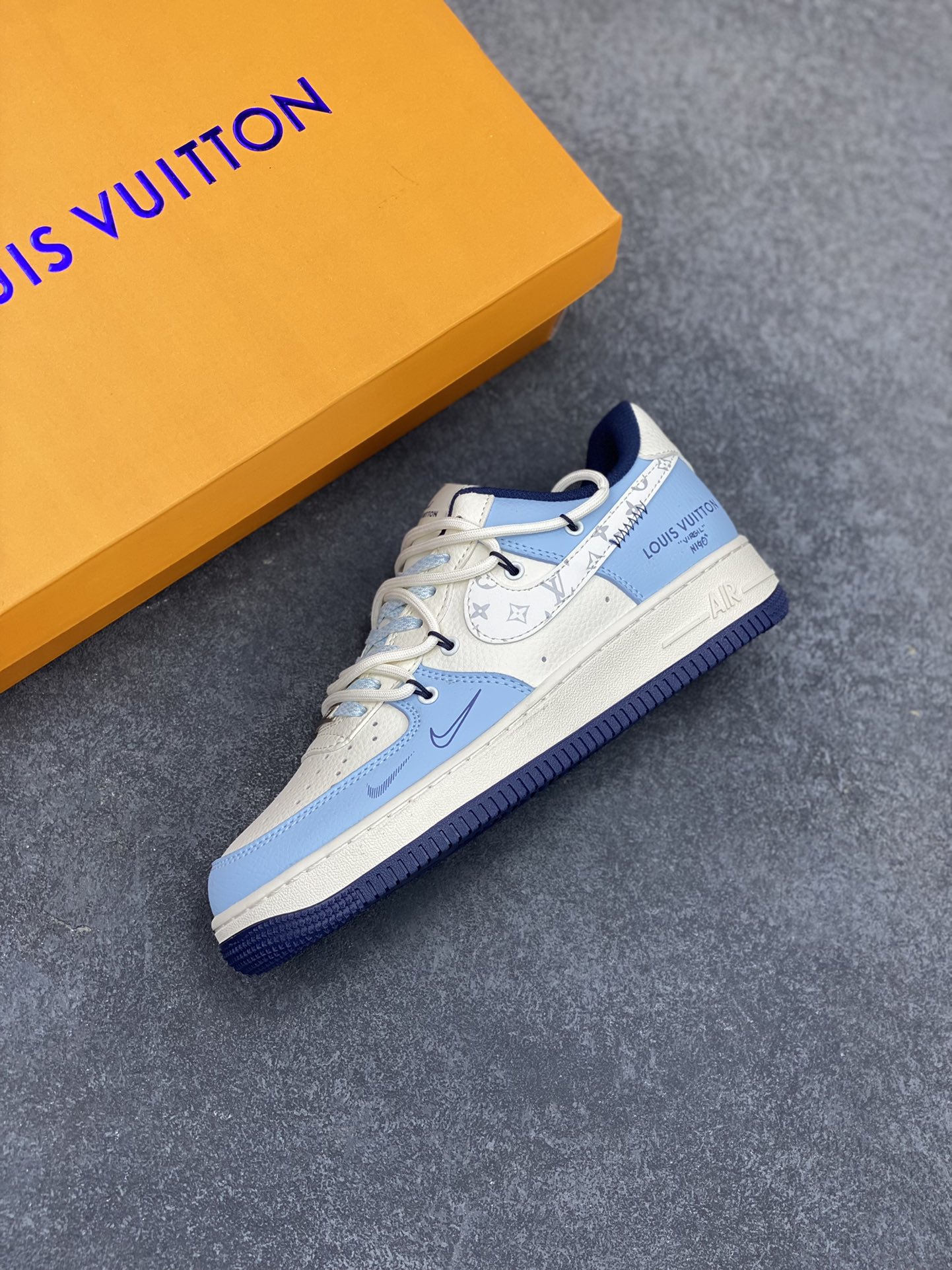 图片[7]-NIke Air Force 1 \’07 Low “LV联名——大学蓝抽绳”空军一号 低帮 运动鞋 休闲鞋 折边针车 工艺难度大 原楦头原纸板 原装鞋盒 定制五金配件 内置全掌气垫 原厂鞋底 货号：DM6868-058 尺码：36 36.5 37.5 38 38.5 39 40 40.5 41 42 42.5 43 44 44.5 45-选品中心