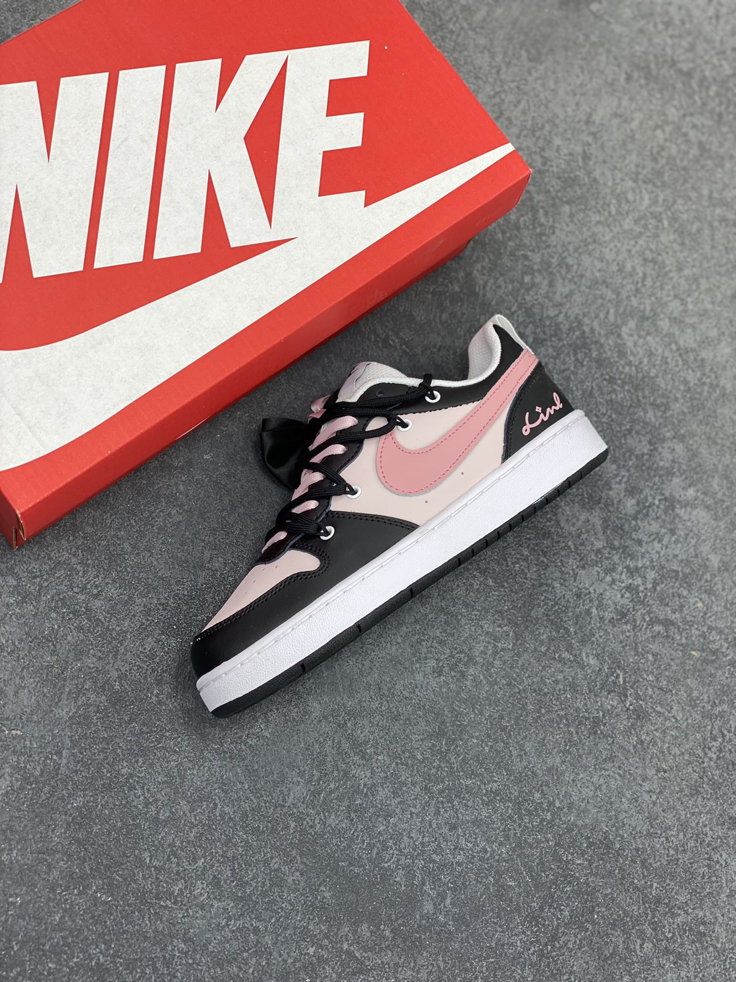 图片[7]-Nike Court Borough Low 低帮百搭透气休闲运动板鞋男女鞋 经典耐用的设计，兼顾舒适脚感和出众风范，演绎匠心之作。结构性的支撑贴合感结合复古篮球设计，塑就场外全明星风范。 货号：BQ5556-104 尺码：36 36.5 37.5 38 38.5 39 40-选品中心