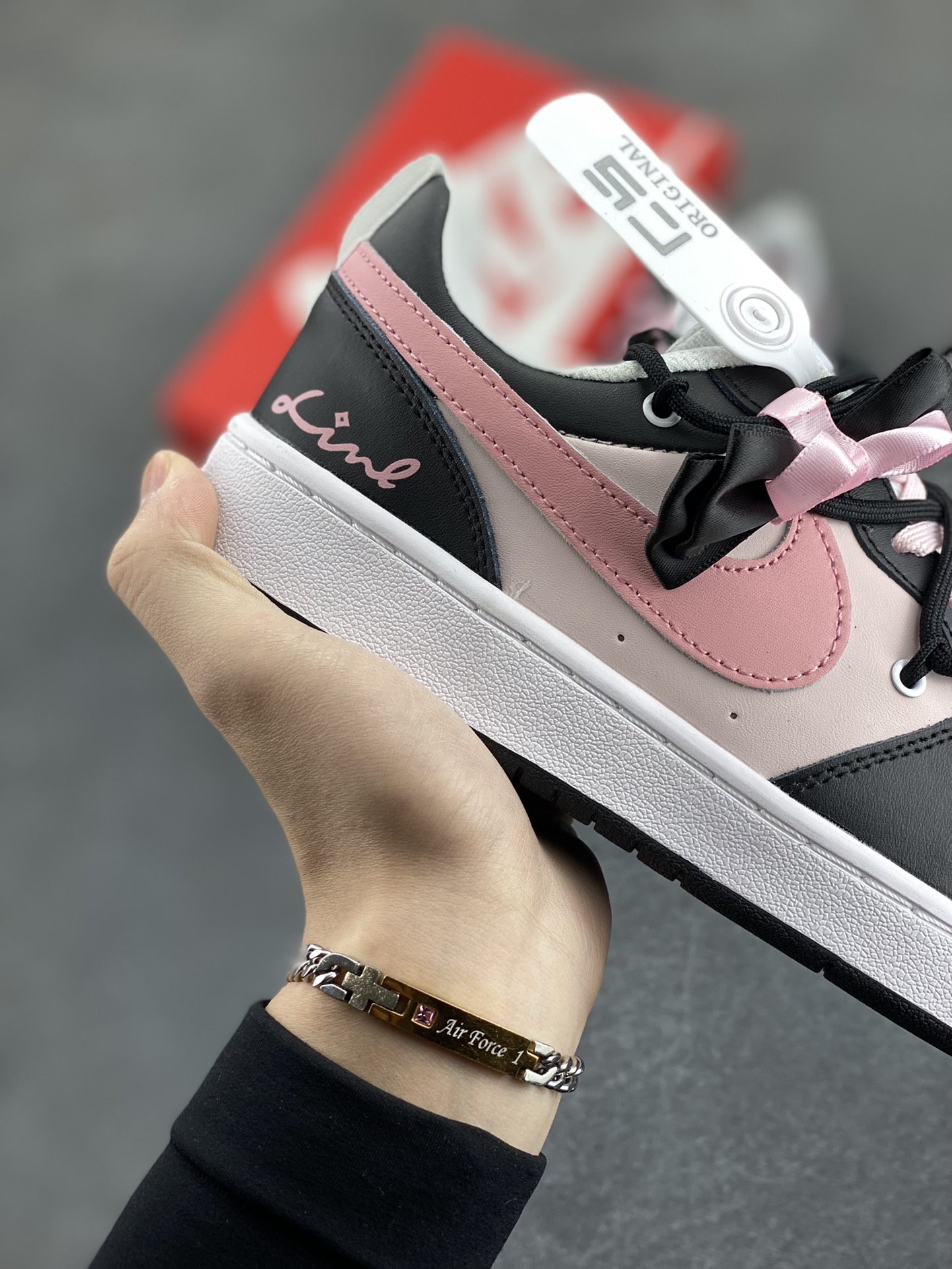 图片[6]-Nike Court Borough Low 低帮百搭透气休闲运动板鞋男女鞋 经典耐用的设计，兼顾舒适脚感和出众风范，演绎匠心之作。结构性的支撑贴合感结合复古篮球设计，塑就场外全明星风范。 货号：BQ5556-104 尺码：36 36.5 37.5 38 38.5 39 40-选品中心