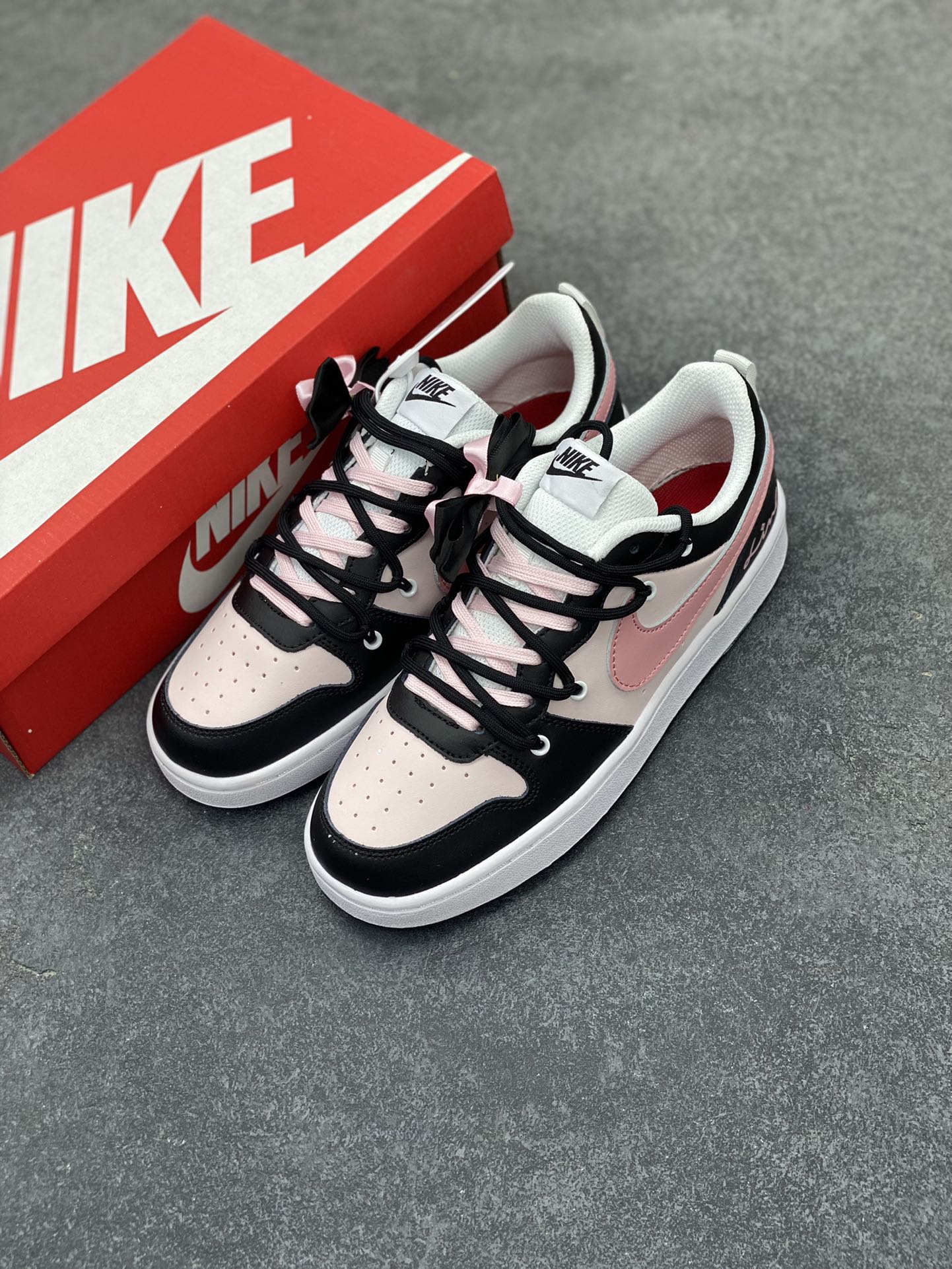 图片[8]-Nike Court Borough Low 低帮百搭透气休闲运动板鞋男女鞋 经典耐用的设计，兼顾舒适脚感和出众风范，演绎匠心之作。结构性的支撑贴合感结合复古篮球设计，塑就场外全明星风范。 货号：BQ5556-104 尺码：36 36.5 37.5 38 38.5 39 40-选品中心