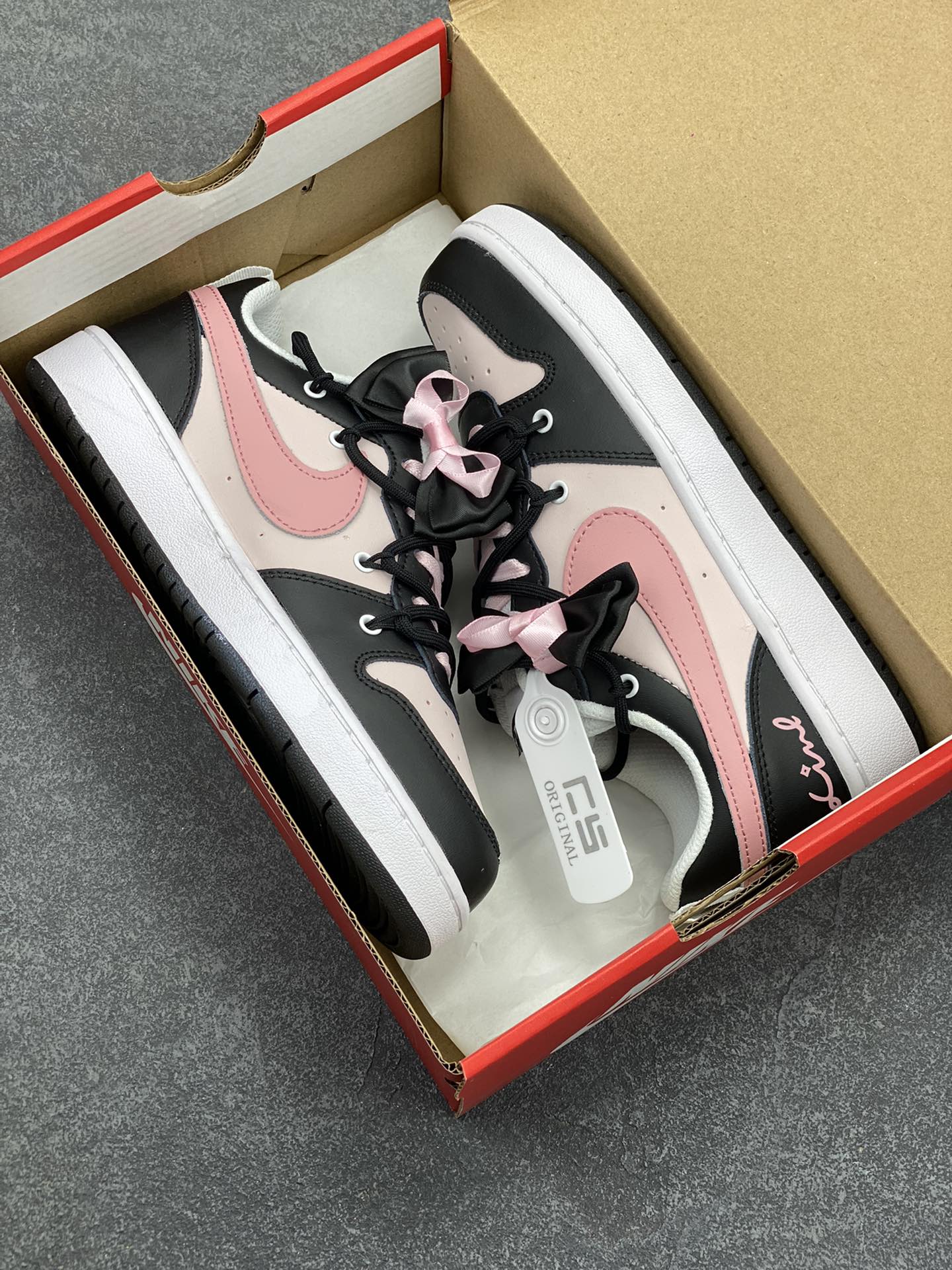 图片[9]-Nike Court Borough Low 低帮百搭透气休闲运动板鞋男女鞋 经典耐用的设计，兼顾舒适脚感和出众风范，演绎匠心之作。结构性的支撑贴合感结合复古篮球设计，塑就场外全明星风范。 货号：BQ5556-104 尺码：36 36.5 37.5 38 38.5 39 40-选品中心