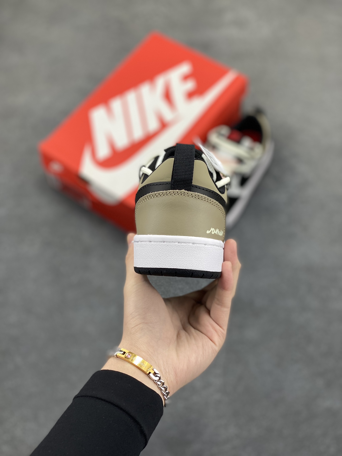 图片[4]-Nike Court Borough Low 低帮百搭透气休闲运动板鞋男女鞋 经典耐用的设计，兼顾舒适脚感和出众风范，演绎匠心之作。结构性的支撑贴合感结合复古篮球设计，塑就场外全明星风范。 货号：BQ5448-110 尺码：36 36.5 37.5 38 38.5 39 40 40.5 41 42 42.5 43 44-选品中心