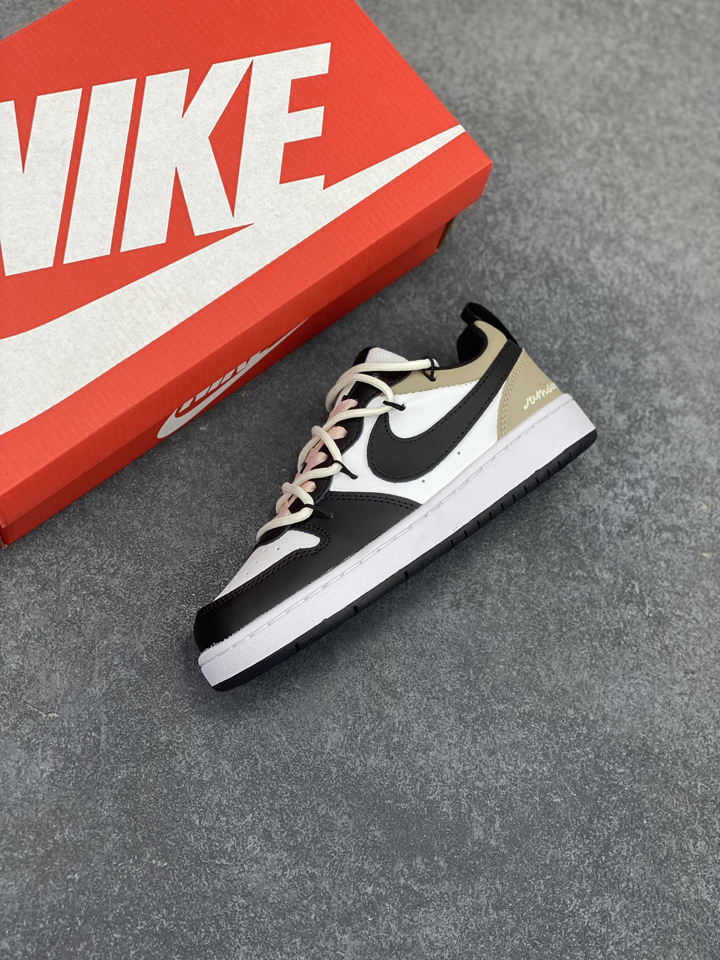 图片[7]-Nike Court Borough Low 低帮百搭透气休闲运动板鞋男女鞋 经典耐用的设计，兼顾舒适脚感和出众风范，演绎匠心之作。结构性的支撑贴合感结合复古篮球设计，塑就场外全明星风范。 货号：BQ5448-110 尺码：36 36.5 37.5 38 38.5 39 40 40.5 41 42 42.5 43 44-选品中心