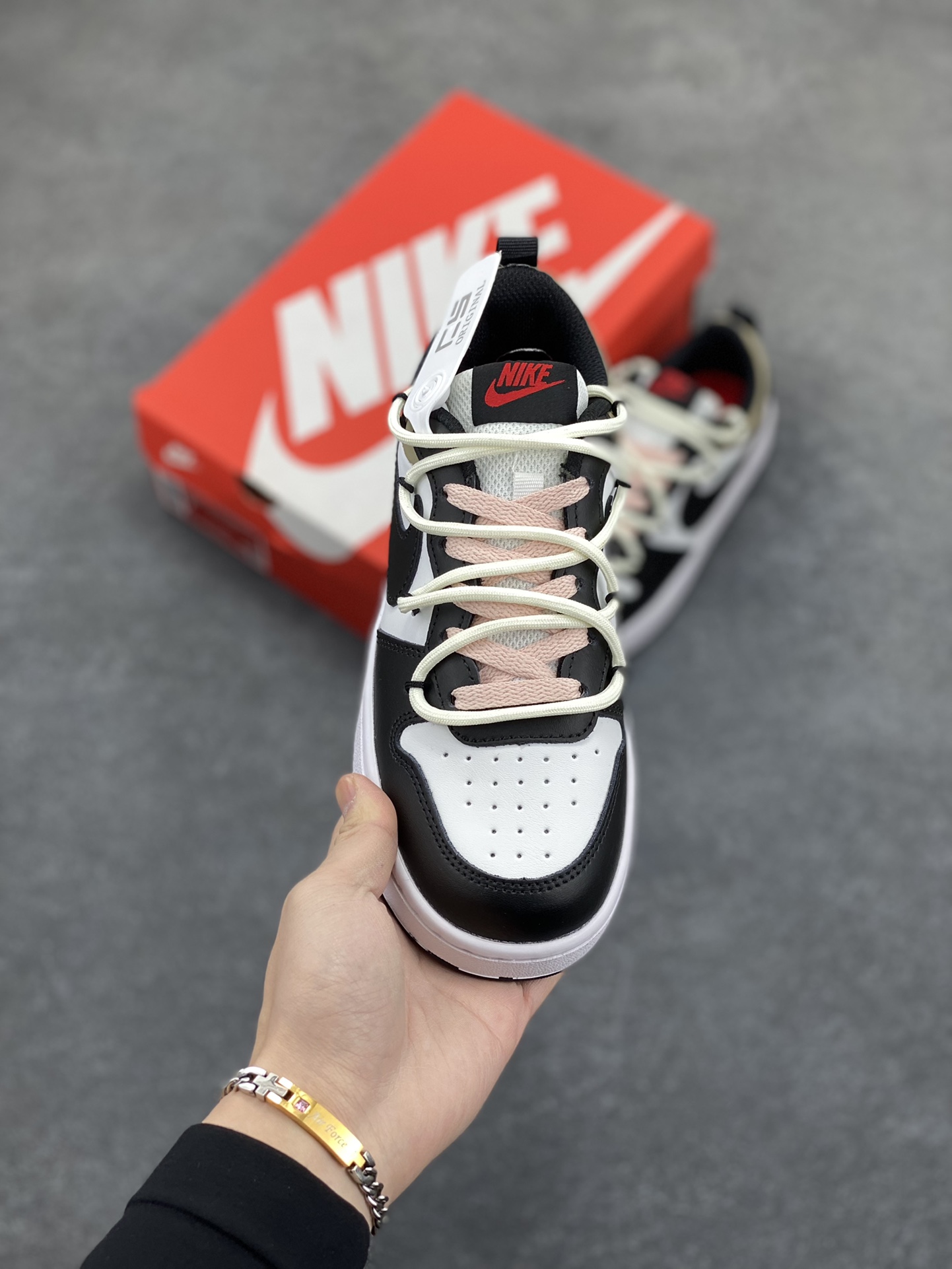 图片[2]-Nike Court Borough Low 低帮百搭透气休闲运动板鞋男女鞋 经典耐用的设计，兼顾舒适脚感和出众风范，演绎匠心之作。结构性的支撑贴合感结合复古篮球设计，塑就场外全明星风范。 货号：BQ5448-110 尺码：36 36.5 37.5 38 38.5 39 40 40.5 41 42 42.5 43 44-选品中心