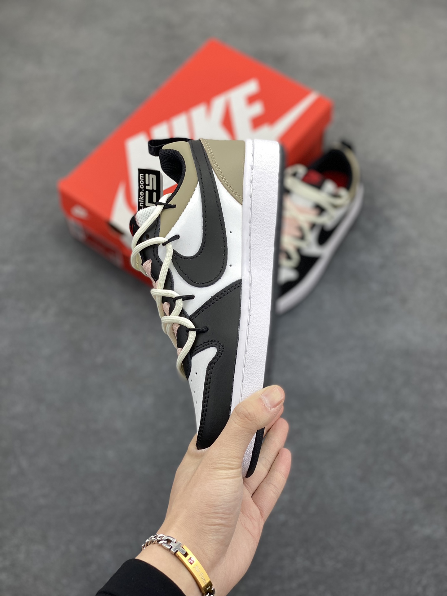 图片[3]-Nike Court Borough Low 低帮百搭透气休闲运动板鞋男女鞋 经典耐用的设计，兼顾舒适脚感和出众风范，演绎匠心之作。结构性的支撑贴合感结合复古篮球设计，塑就场外全明星风范。 货号：BQ5448-110 尺码：36 36.5 37.5 38 38.5 39 40 40.5 41 42 42.5 43 44-选品中心