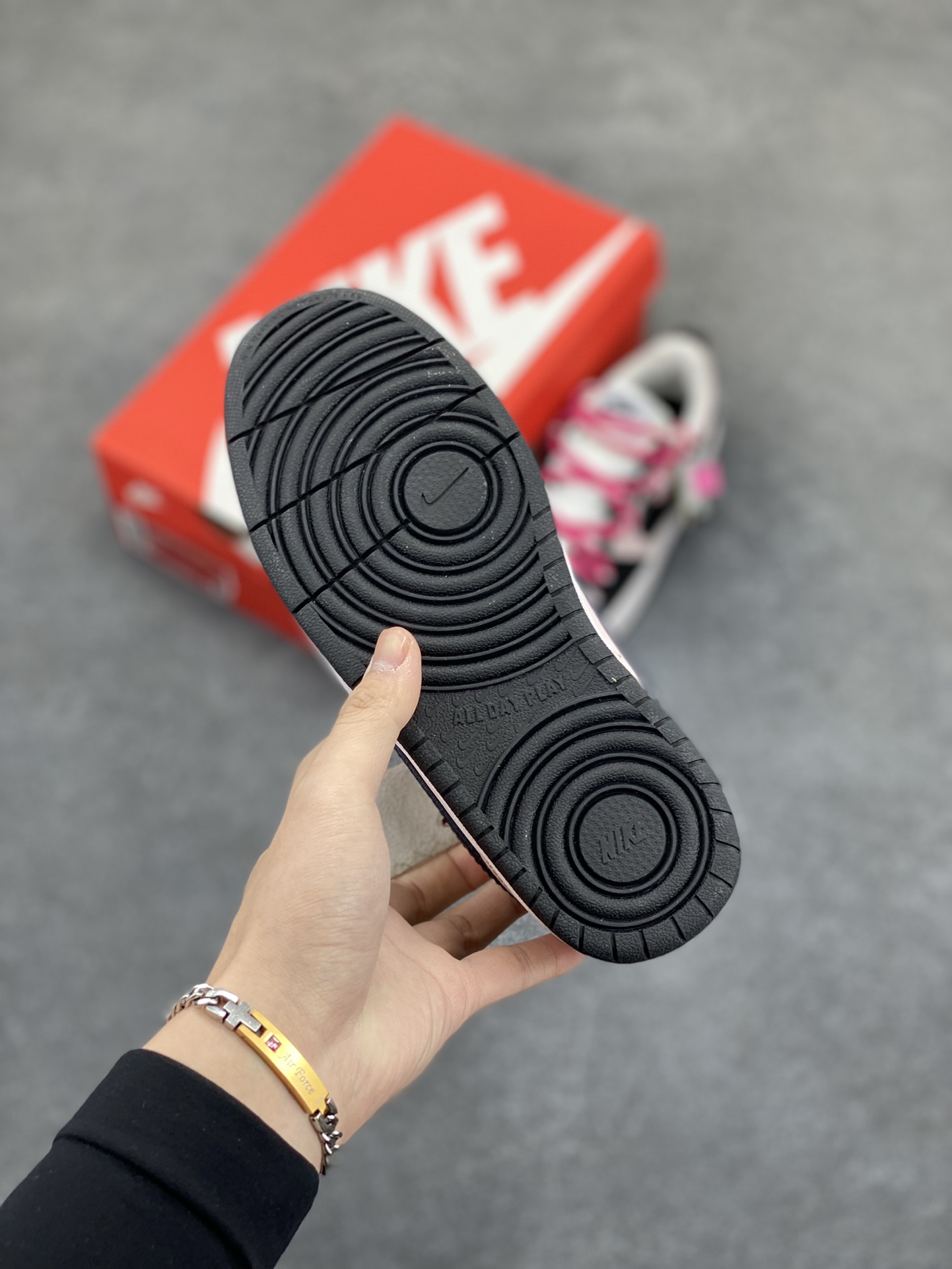 图片[5]-Nike Court Borough Low 低帮百搭透气休闲运动板鞋男女鞋 经典耐用的设计，兼顾舒适脚感和出众风范，演绎匠心之作。结构性的支撑贴合感结合复古篮球设计，塑就场外全明星风范。 货号：BQ5448-104 尺码：36 36.5 37.5 38 38.5 39 40-选品中心