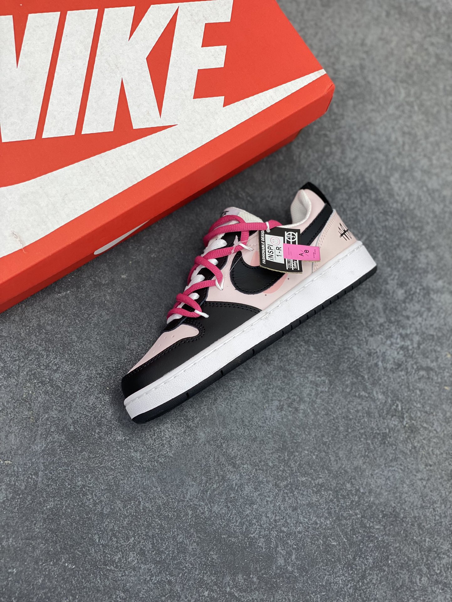 图片[7]-Nike Court Borough Low 低帮百搭透气休闲运动板鞋男女鞋 经典耐用的设计，兼顾舒适脚感和出众风范，演绎匠心之作。结构性的支撑贴合感结合复古篮球设计，塑就场外全明星风范。 货号：BQ5448-104 尺码：36 36.5 37.5 38 38.5 39 40-选品中心