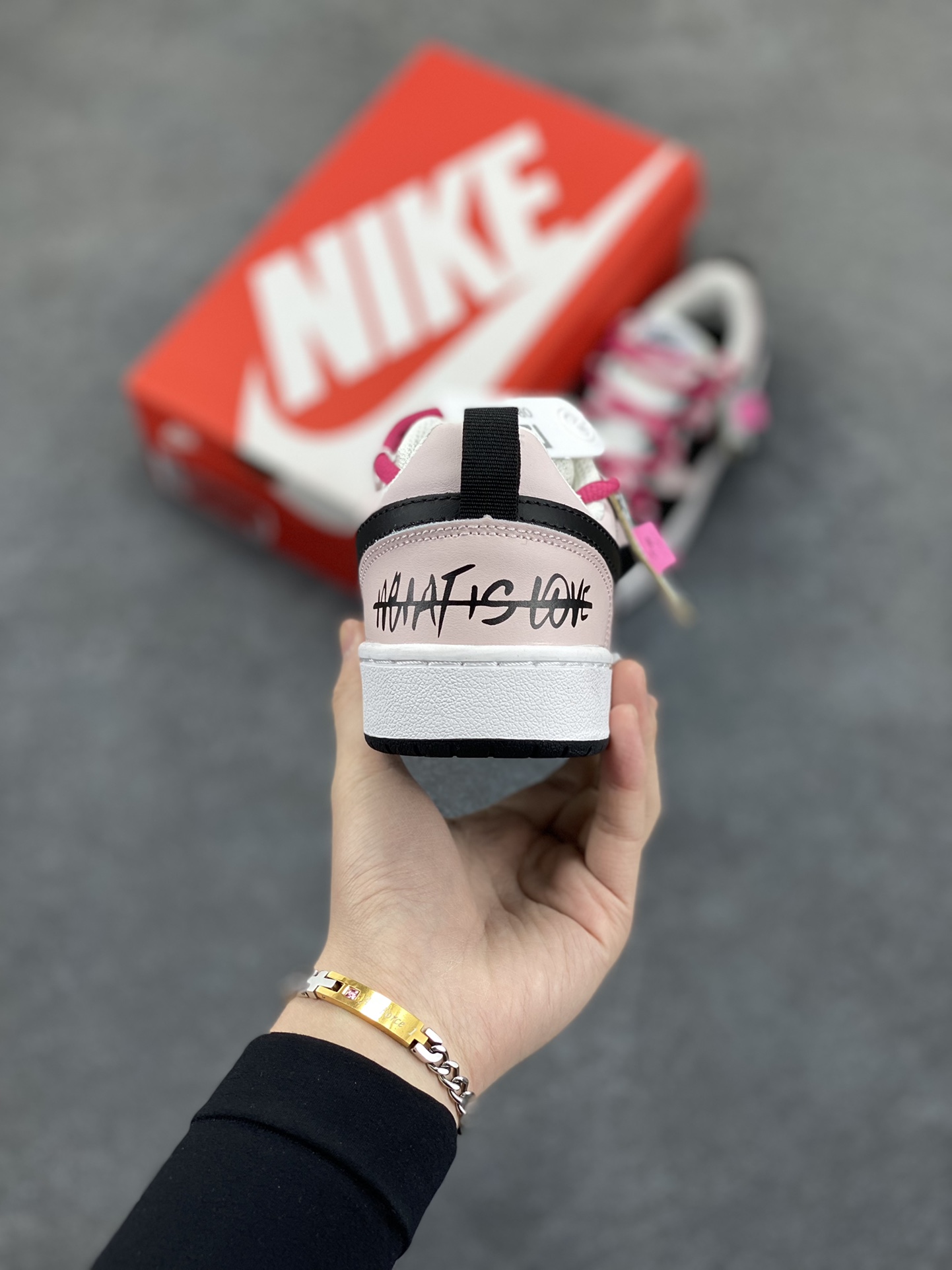 图片[4]-Nike Court Borough Low 低帮百搭透气休闲运动板鞋男女鞋 经典耐用的设计，兼顾舒适脚感和出众风范，演绎匠心之作。结构性的支撑贴合感结合复古篮球设计，塑就场外全明星风范。 货号：BQ5448-104 尺码：36 36.5 37.5 38 38.5 39 40-选品中心