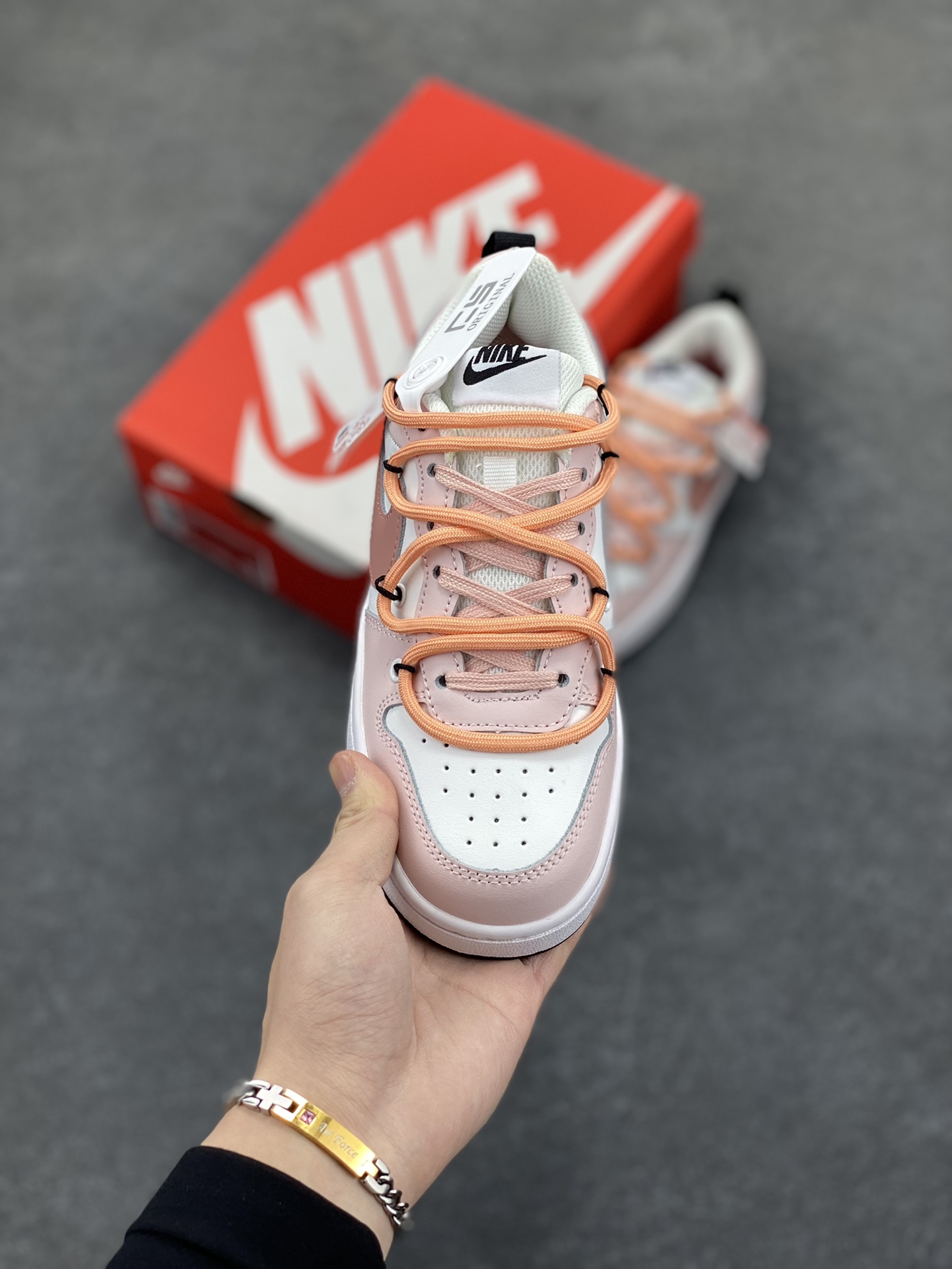 图片[2]-Nike Court Borough Low 低帮百搭透气休闲运动板鞋男女鞋 经典耐用的设计，兼顾舒适脚感和出众风范，演绎匠心之作。结构性的支撑贴合感结合复古篮球设计，塑就场外全明星风范。 货号：BQ5448-110 尺码：36 36.5 37.5 38 38.5 39 40-选品中心