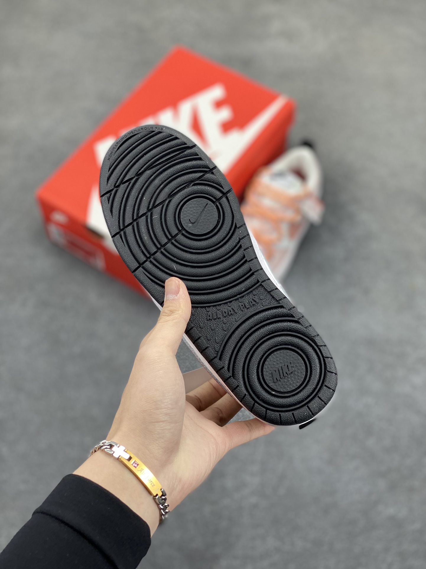 图片[5]-Nike Court Borough Low 低帮百搭透气休闲运动板鞋男女鞋 经典耐用的设计，兼顾舒适脚感和出众风范，演绎匠心之作。结构性的支撑贴合感结合复古篮球设计，塑就场外全明星风范。 货号：BQ5448-110 尺码：36 36.5 37.5 38 38.5 39 40-选品中心