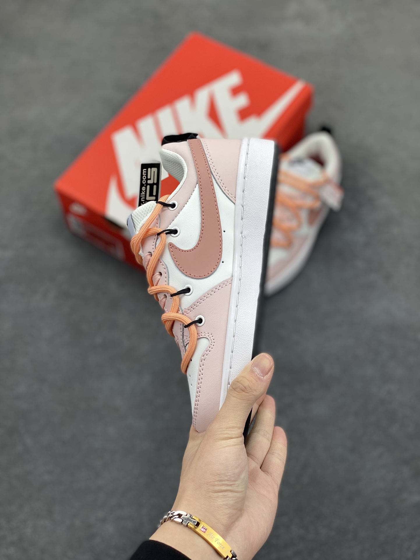 图片[3]-Nike Court Borough Low 低帮百搭透气休闲运动板鞋男女鞋 经典耐用的设计，兼顾舒适脚感和出众风范，演绎匠心之作。结构性的支撑贴合感结合复古篮球设计，塑就场外全明星风范。 货号：BQ5448-110 尺码：36 36.5 37.5 38 38.5 39 40-选品中心