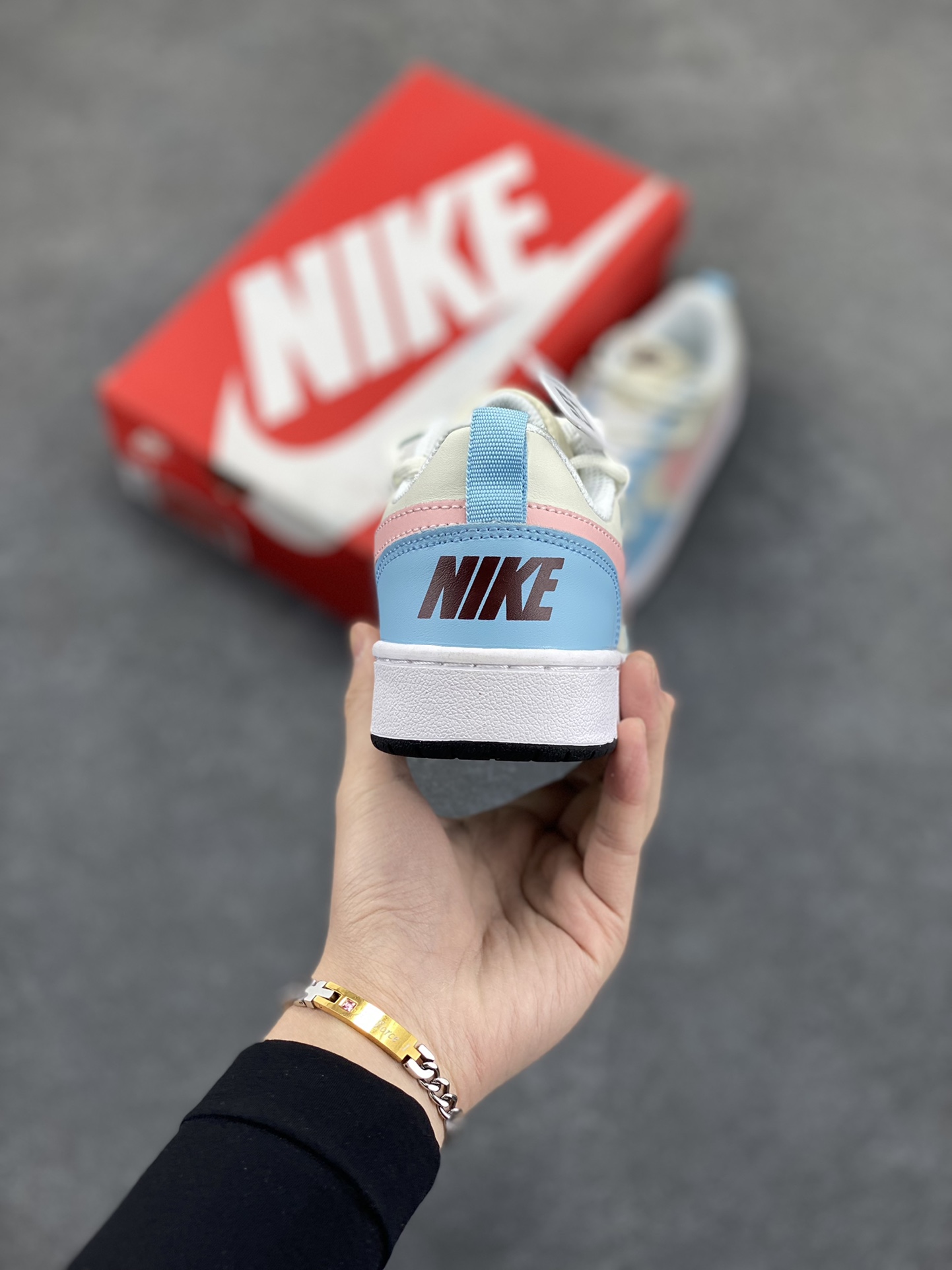 图片[4]-Nike Court Borough Low 低帮百搭透气休闲运动板鞋男女鞋 经典耐用的设计，兼顾舒适脚感和出众风范，演绎匠心之作。结构性的支撑贴合感结合复古篮球设计，塑就场外全明星风范。 货号：FV8120-141 尺码：36 36.5 37.5 38 38.5 39 40-选品中心