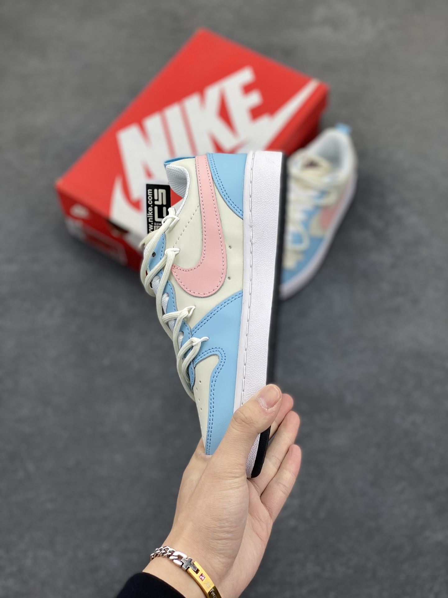 图片[3]-Nike Court Borough Low 低帮百搭透气休闲运动板鞋男女鞋 经典耐用的设计，兼顾舒适脚感和出众风范，演绎匠心之作。结构性的支撑贴合感结合复古篮球设计，塑就场外全明星风范。 货号：FV8120-141 尺码：36 36.5 37.5 38 38.5 39 40-选品中心