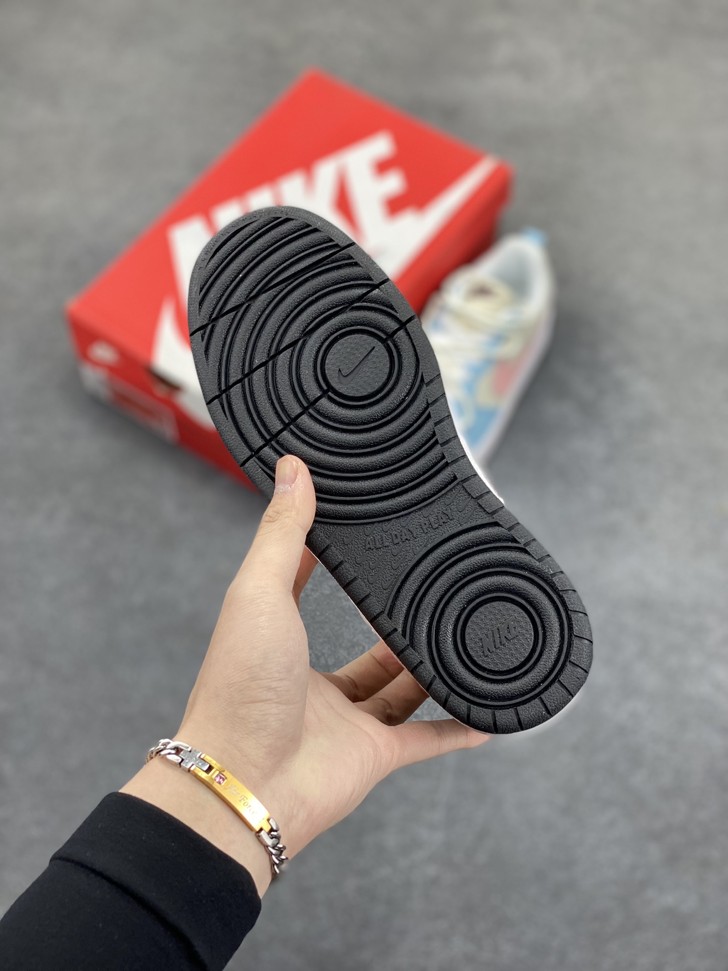 图片[5]-Nike Court Borough Low 低帮百搭透气休闲运动板鞋男女鞋 经典耐用的设计，兼顾舒适脚感和出众风范，演绎匠心之作。结构性的支撑贴合感结合复古篮球设计，塑就场外全明星风范。 货号：FV8120-141 尺码：36 36.5 37.5 38 38.5 39 40-选品中心