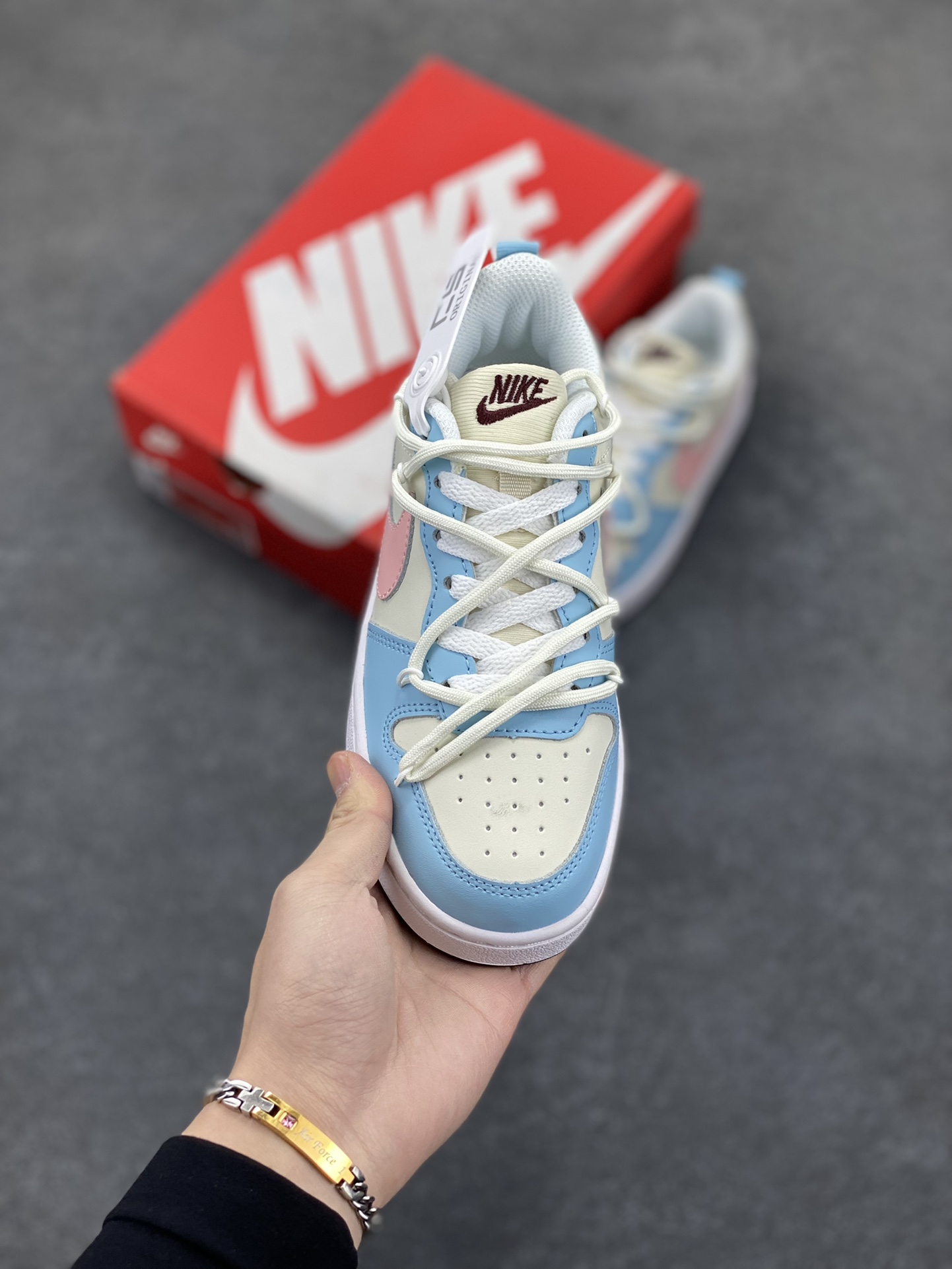 图片[2]-Nike Court Borough Low 低帮百搭透气休闲运动板鞋男女鞋 经典耐用的设计，兼顾舒适脚感和出众风范，演绎匠心之作。结构性的支撑贴合感结合复古篮球设计，塑就场外全明星风范。 货号：FV8120-141 尺码：36 36.5 37.5 38 38.5 39 40-选品中心