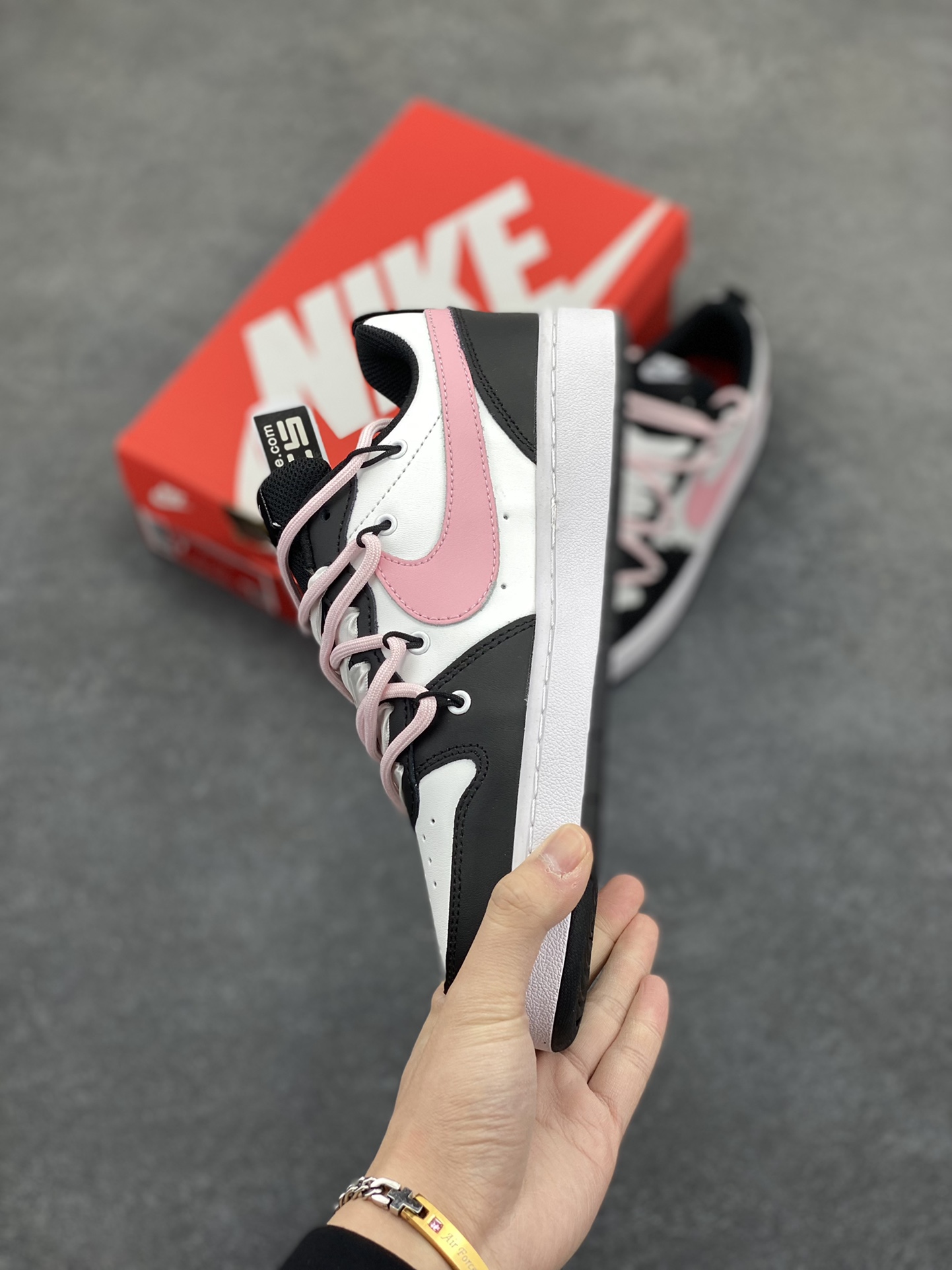 图片[3]-Nike Court Borough Low 低帮百搭透气休闲运动板鞋男女鞋 经典耐用的设计，兼顾舒适脚感和出众风范，演绎匠心之作。结构性的支撑贴合感结合复古篮球设计，塑就场外全明星风范。 货号：FD1232-001 尺码：36 36.5 37.5 38 38.5 39 40-选品中心