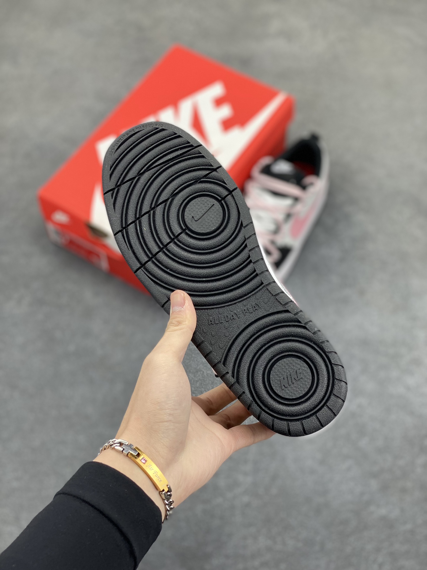 图片[5]-Nike Court Borough Low 低帮百搭透气休闲运动板鞋男女鞋 经典耐用的设计，兼顾舒适脚感和出众风范，演绎匠心之作。结构性的支撑贴合感结合复古篮球设计，塑就场外全明星风范。 货号：FD1232-001 尺码：36 36.5 37.5 38 38.5 39 40-选品中心