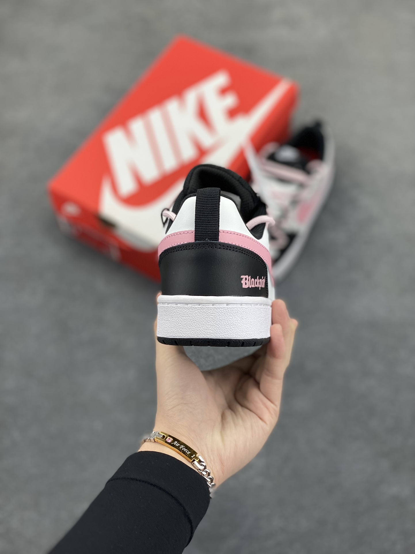 图片[4]-Nike Court Borough Low 低帮百搭透气休闲运动板鞋男女鞋 经典耐用的设计，兼顾舒适脚感和出众风范，演绎匠心之作。结构性的支撑贴合感结合复古篮球设计，塑就场外全明星风范。 货号：FD1232-001 尺码：36 36.5 37.5 38 38.5 39 40-选品中心