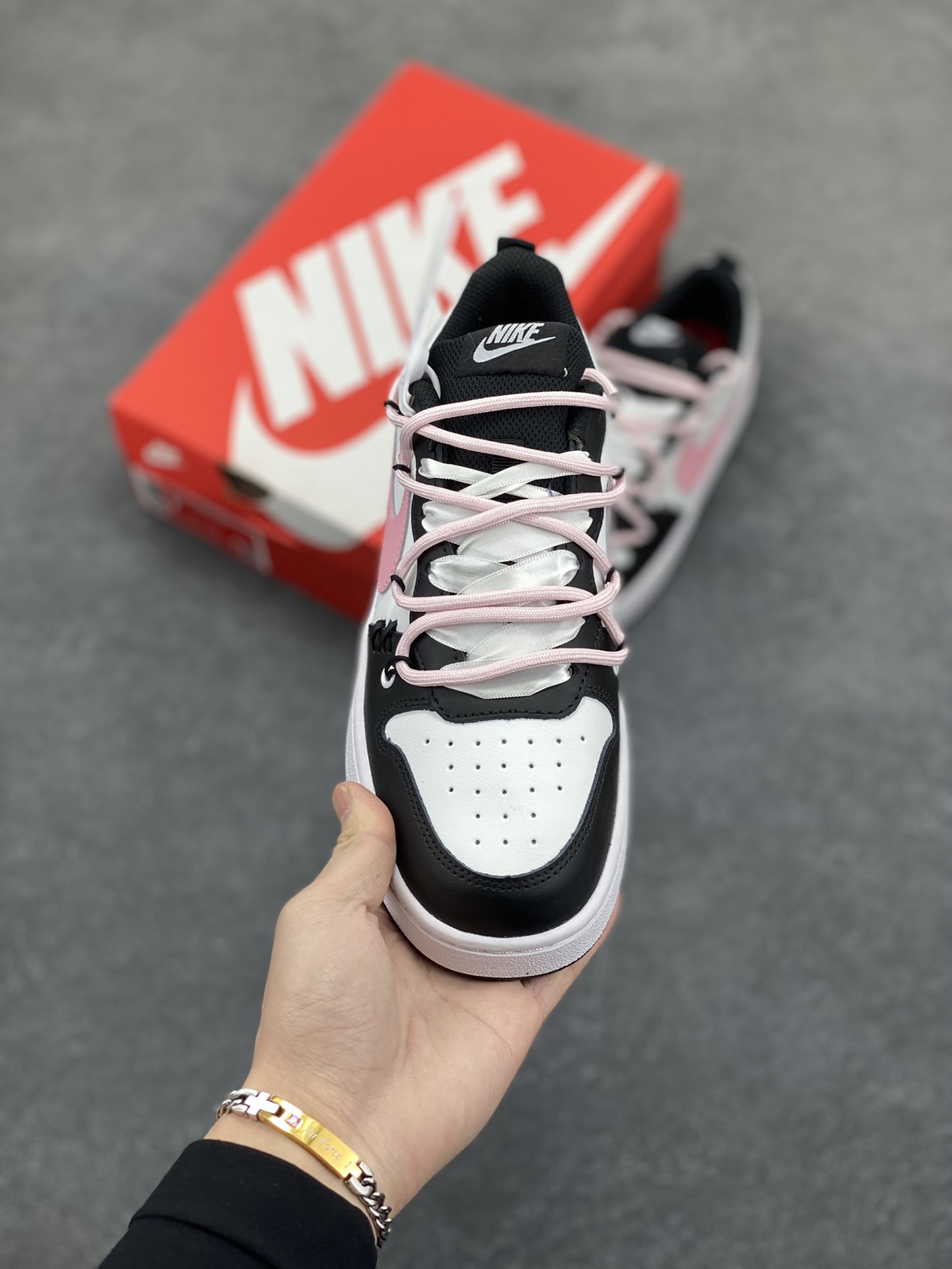图片[2]-Nike Court Borough Low 低帮百搭透气休闲运动板鞋男女鞋 经典耐用的设计，兼顾舒适脚感和出众风范，演绎匠心之作。结构性的支撑贴合感结合复古篮球设计，塑就场外全明星风范。 货号：FD1232-001 尺码：36 36.5 37.5 38 38.5 39 40-选品中心