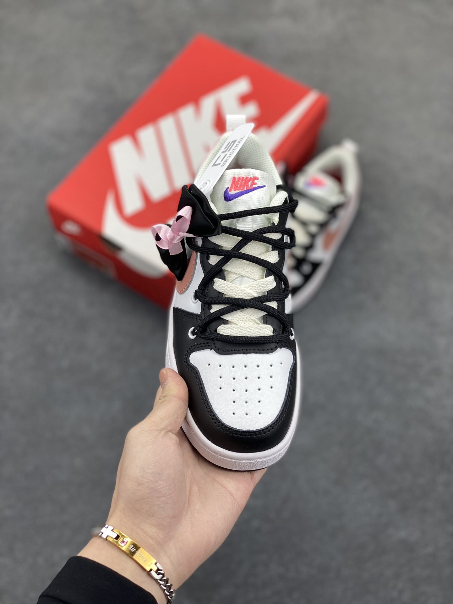 图片[2]-Nike Court Borough Low 低帮百搭透气休闲运动板鞋男女鞋 经典耐用的设计，兼顾舒适脚感和出众风范，演绎匠心之作。结构性的支撑贴合感结合复古篮球设计，塑就场外全明星风范。 货号：DV5456-108 尺码：36 36.5 37.5 38 38.5 39 40-选品中心