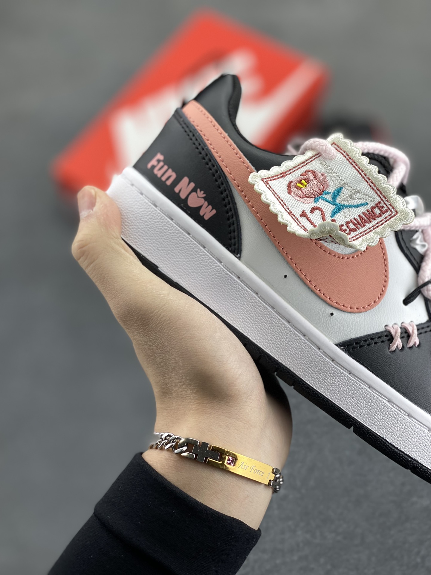 图片[6]-Nike Court Borough Low 低帮百搭透气休闲运动板鞋男女鞋 经典耐用的设计，兼顾舒适脚感和出众风范，演绎匠心之作。结构性的支撑贴合感结合复古篮球设计，塑就场外全明星风范。 货号：DV5456-104 尺码：36 36.5 37.5 38 38.5 39 40-选品中心